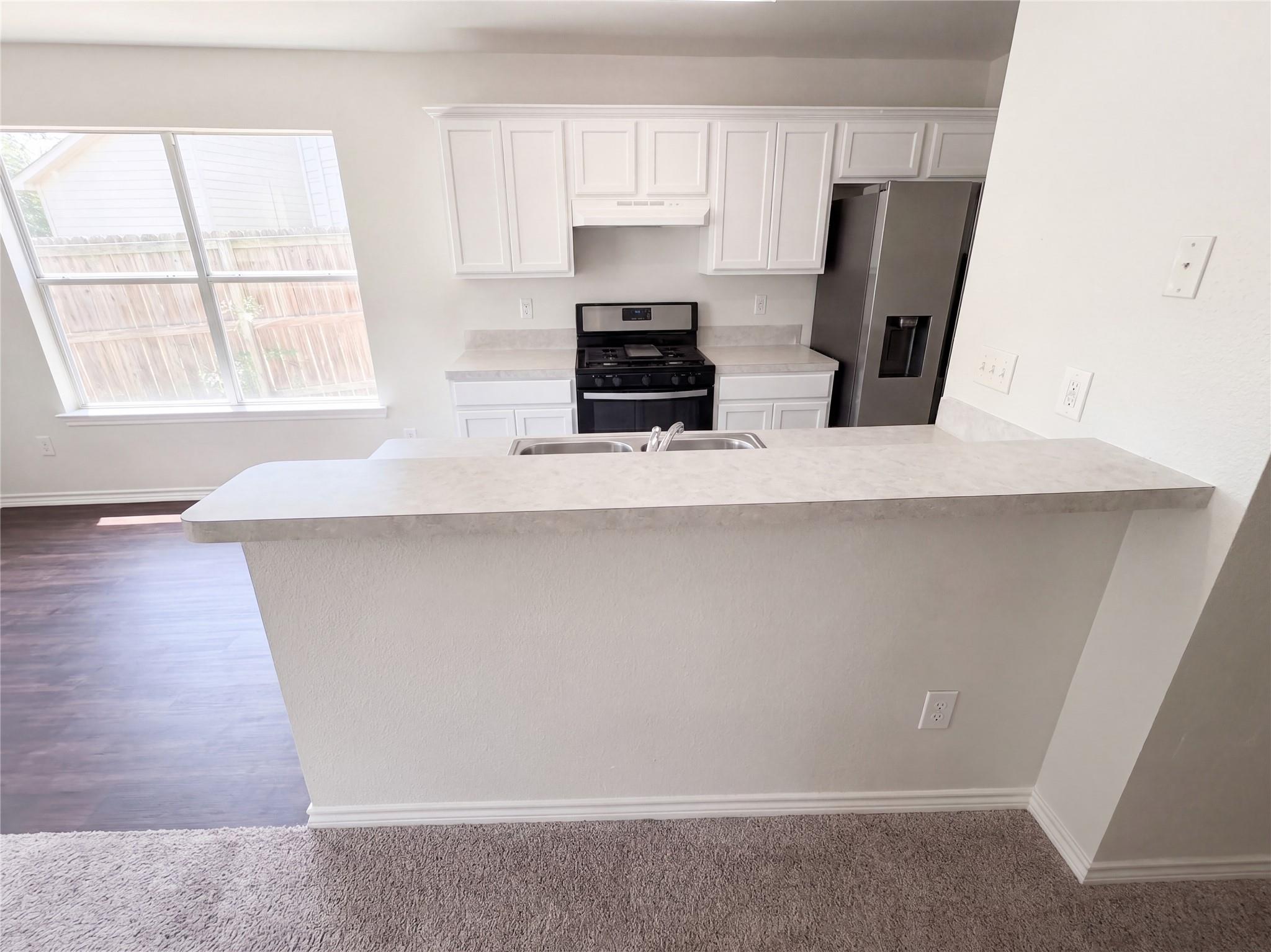1555  Parkfield Cir, photo 2