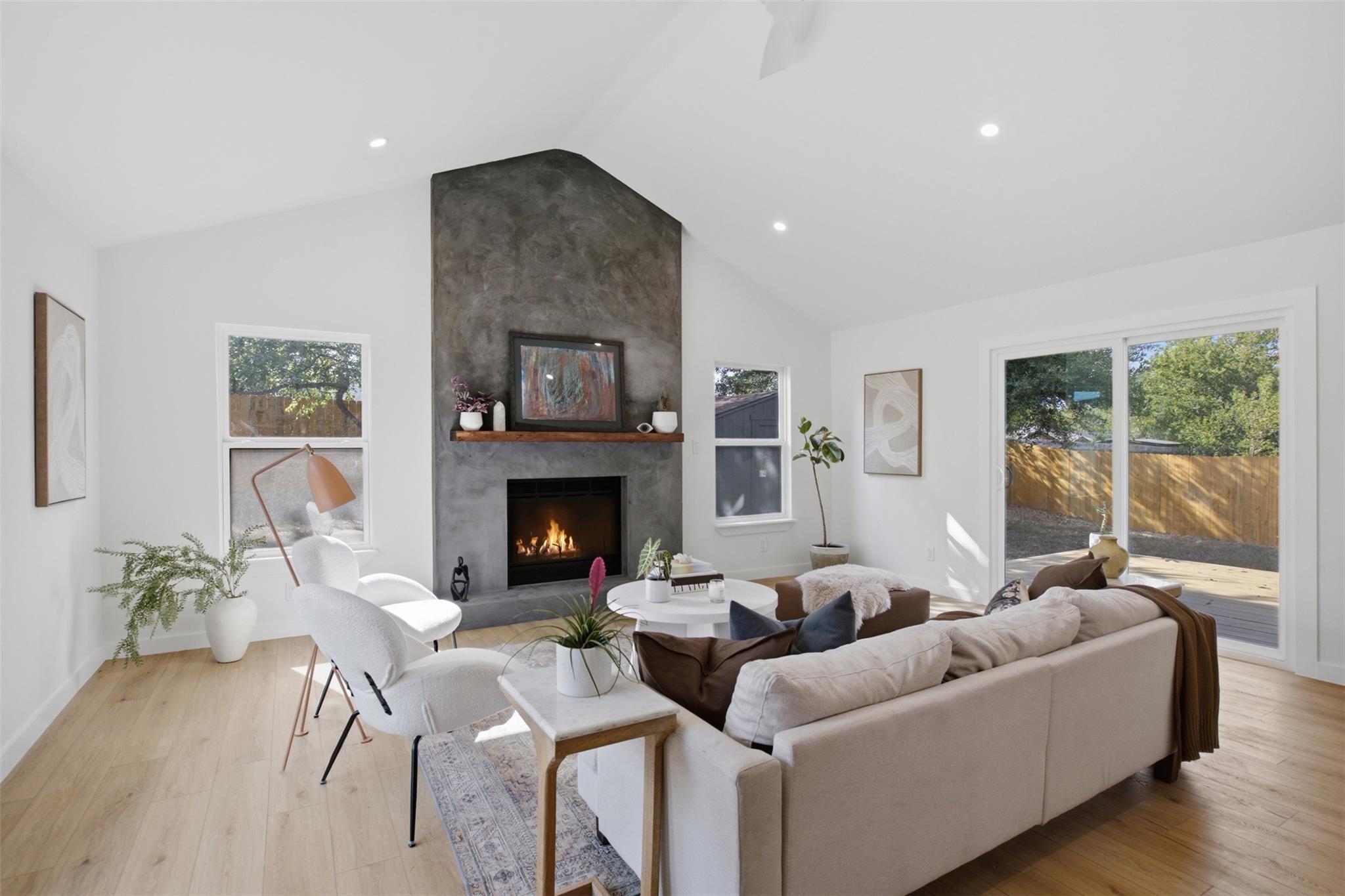 5001  Bundyhill Dr, photo 2