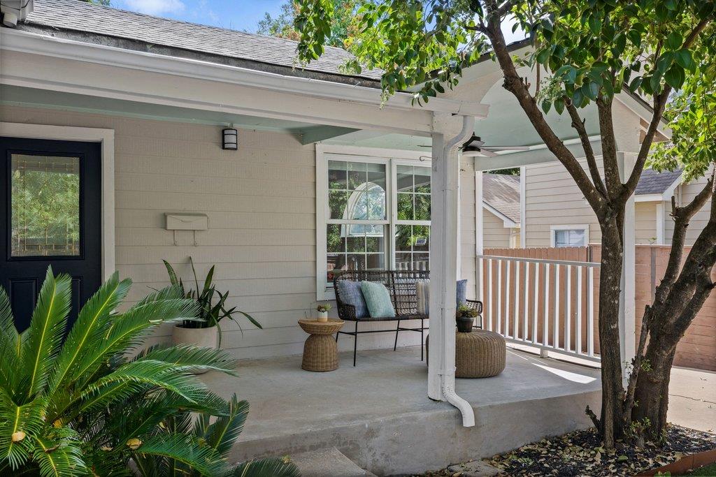 1709  Chicon St, photo 3