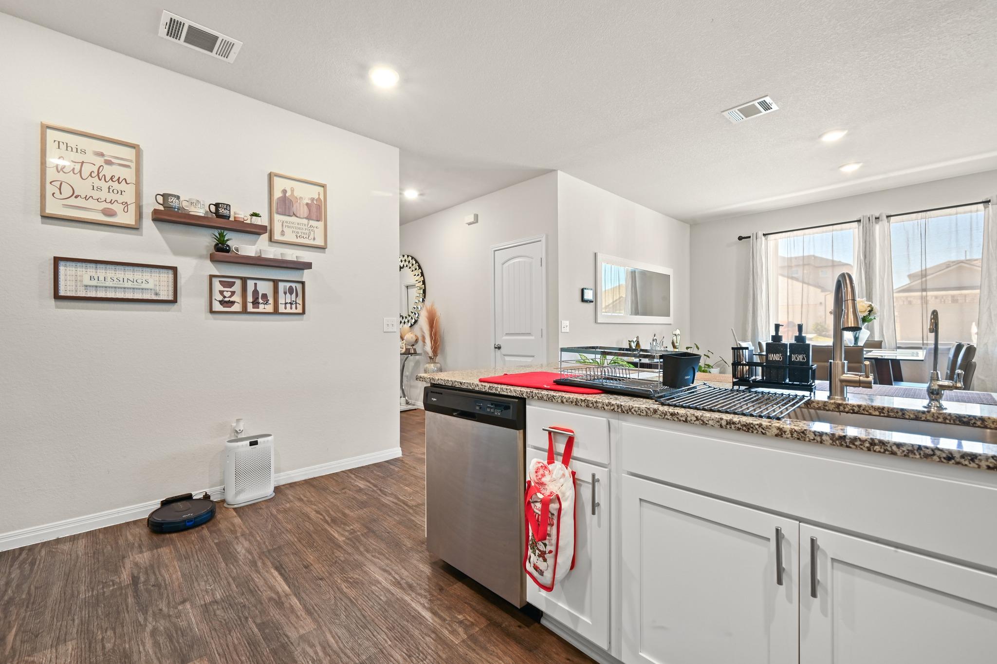 201  Connor Ln, photo 9