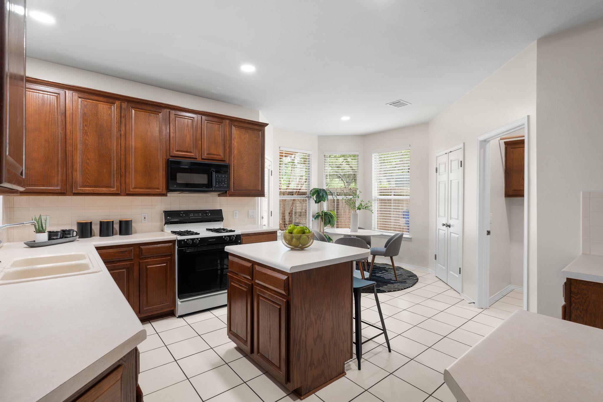 2307  Sharon Dr, photo 11