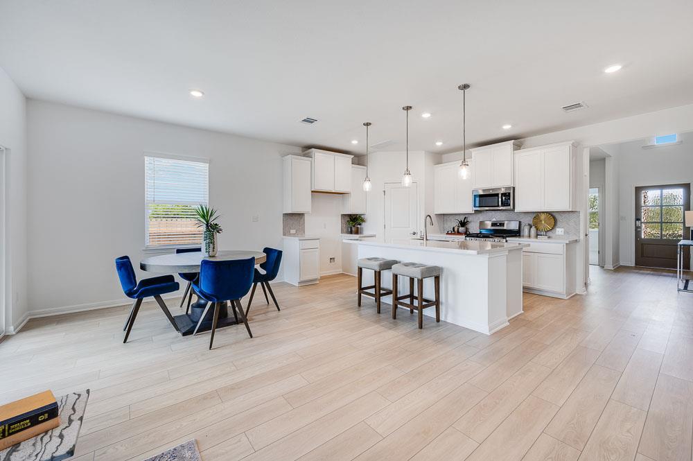 207  Crumpton Way, photo 3