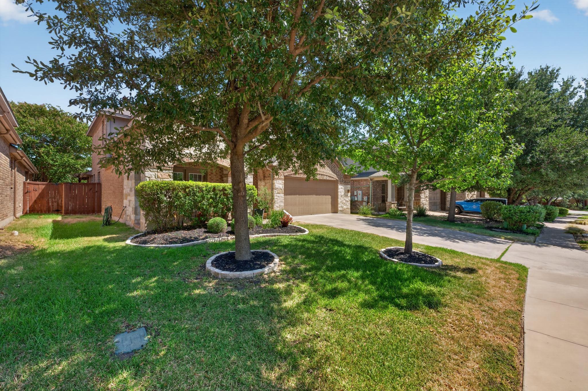 3813  Campfire Dr, photo 2