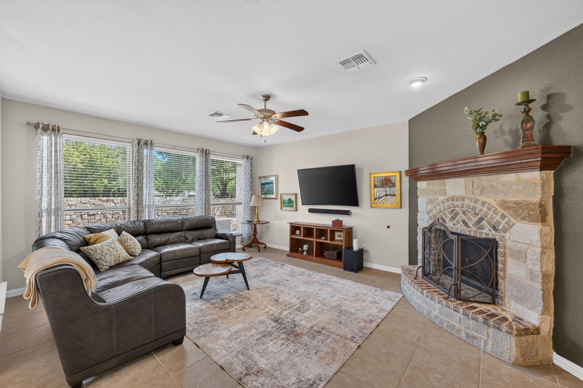 3813  Campfire Dr, photo 5