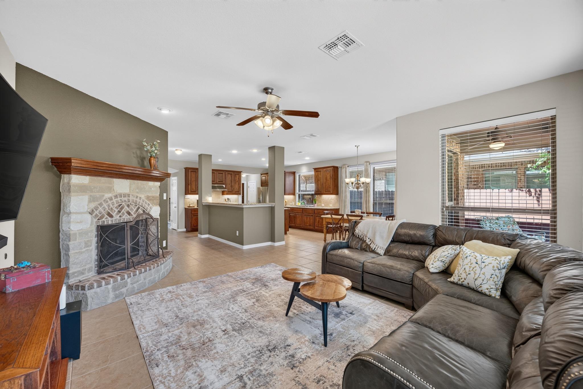 3813  Campfire Dr, photo 6