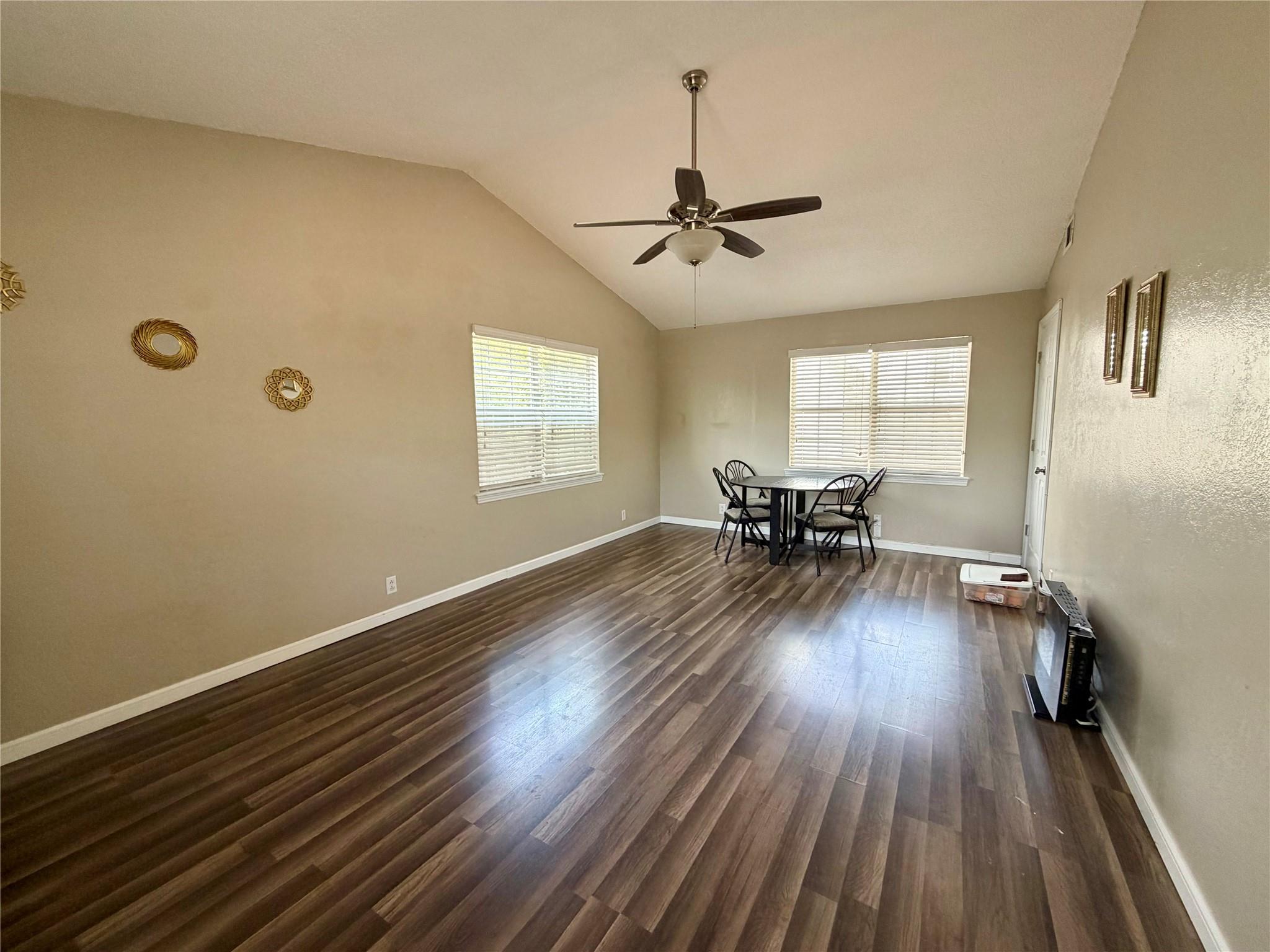 11004  Elm St, photo 3