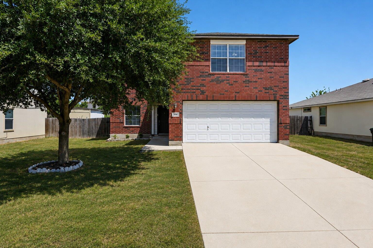304  Wegstrom St, photo 2