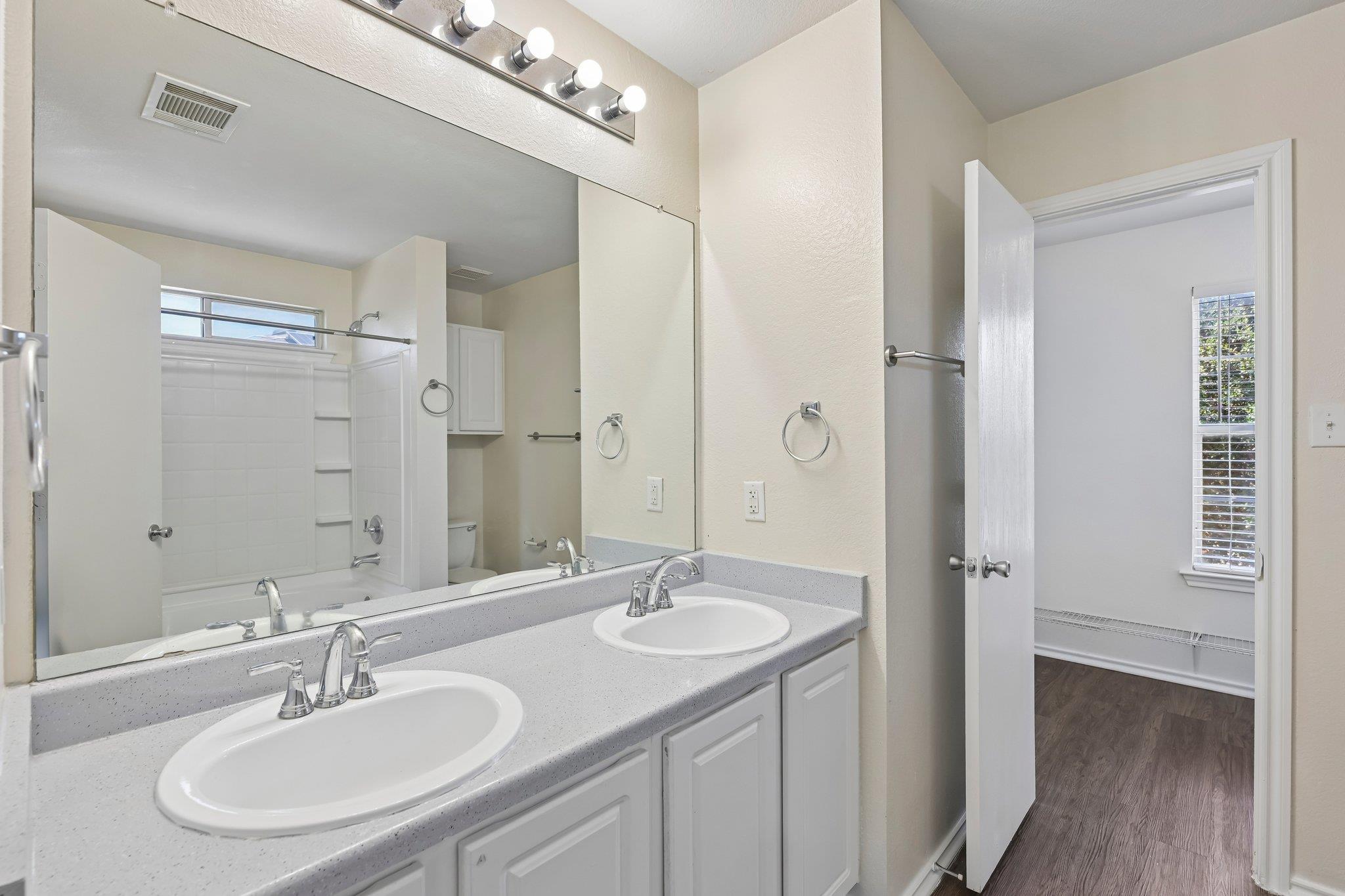 304  Wegstrom St, photo 12