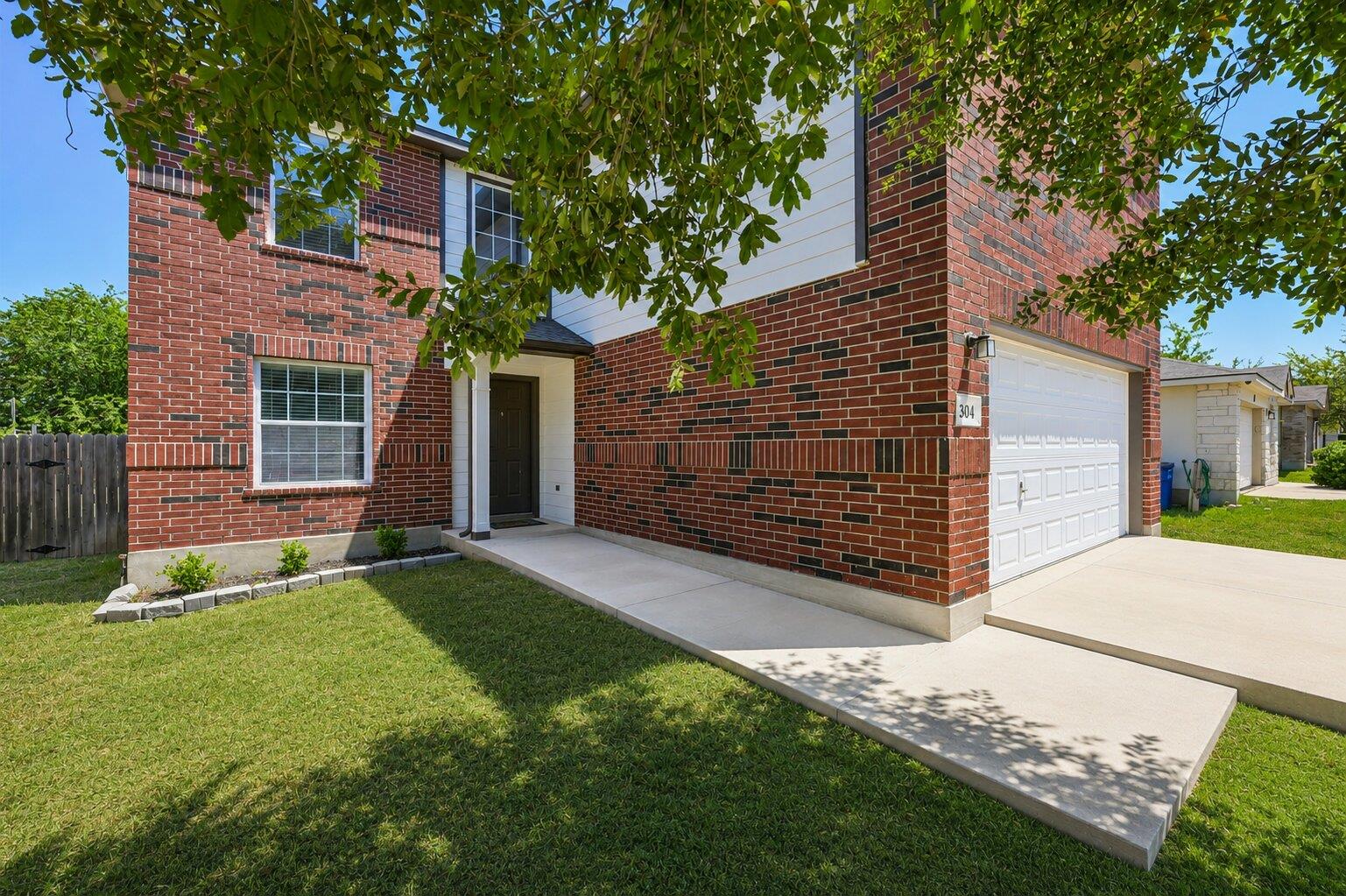 304  Wegstrom St, photo 3