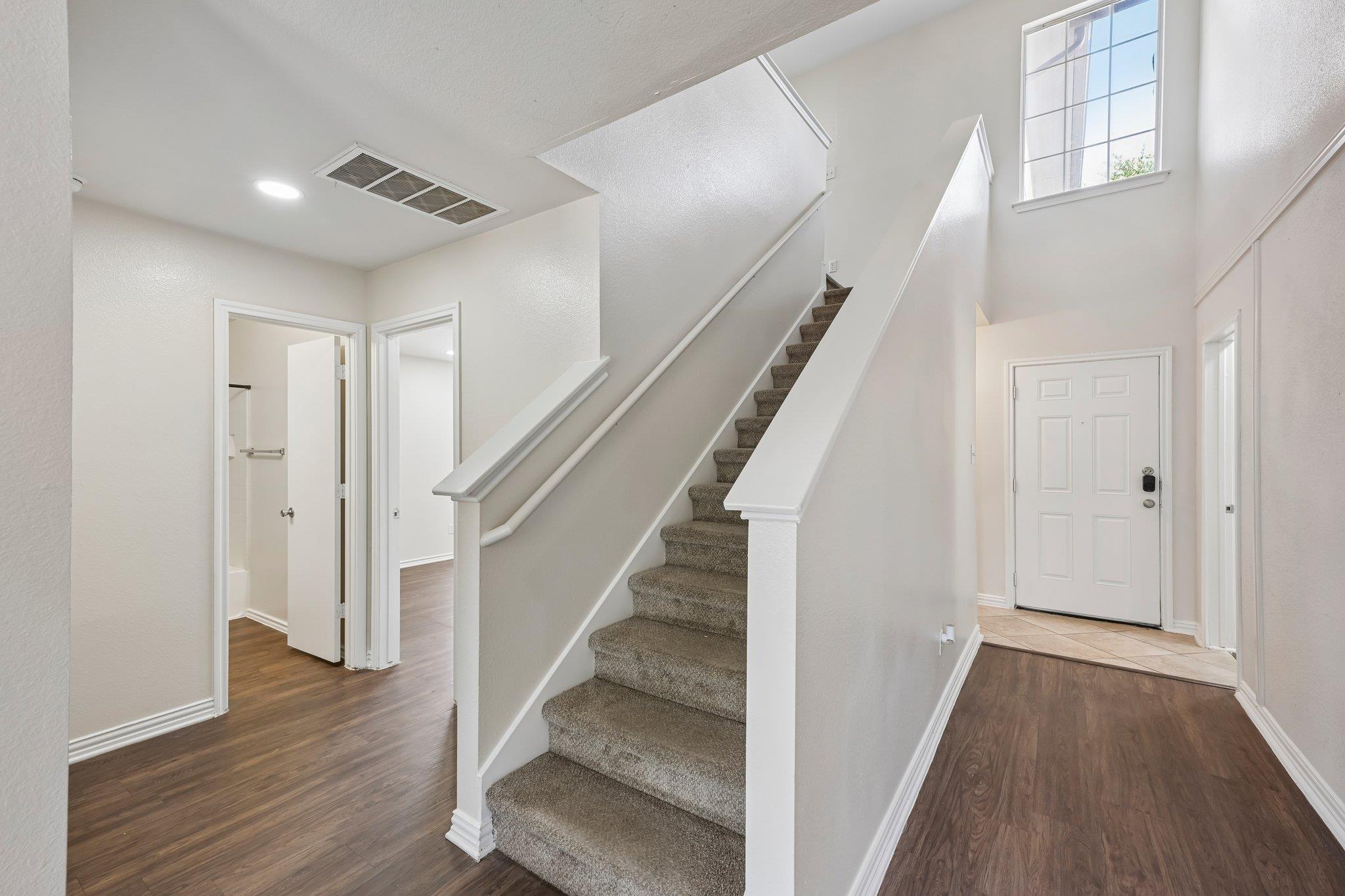 304  Wegstrom St, photo 9