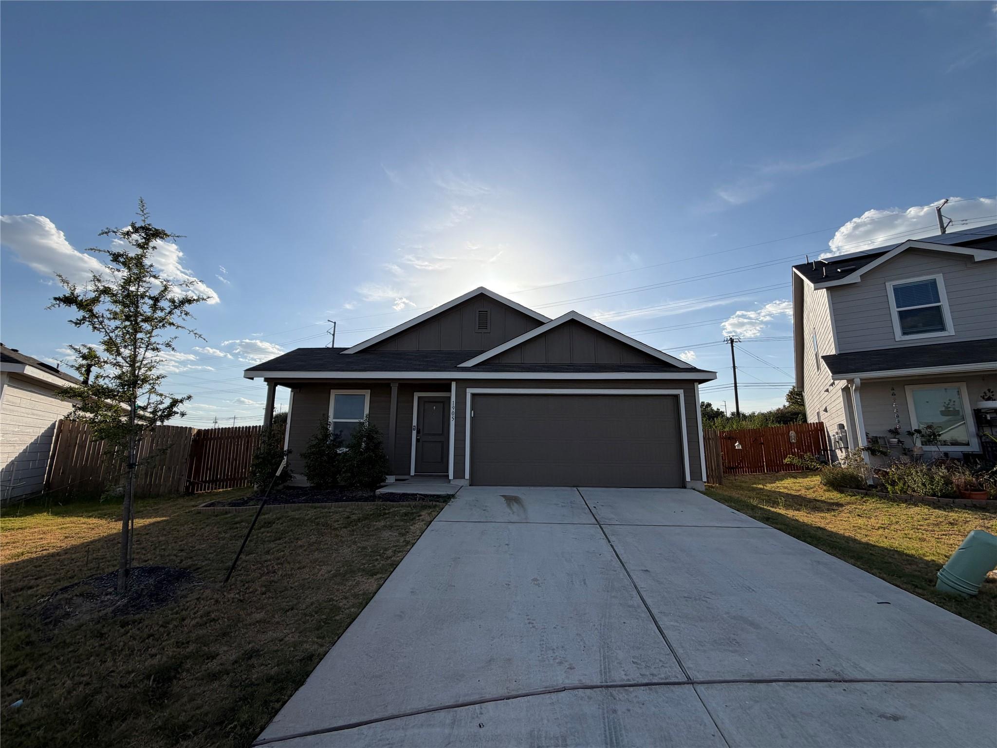 1905  Willkomen Way, photo 2