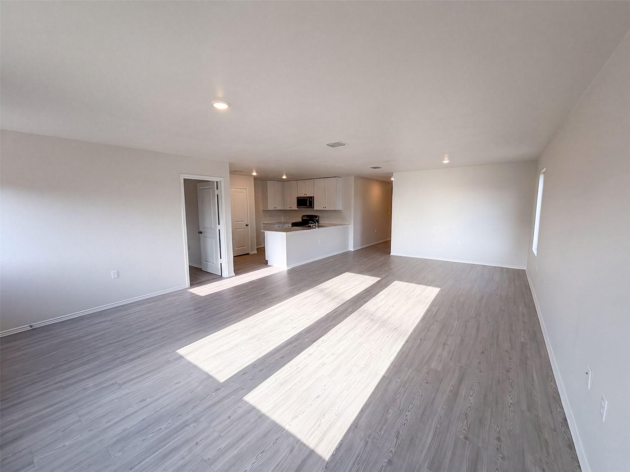 1905  Willkomen Way, photo 6