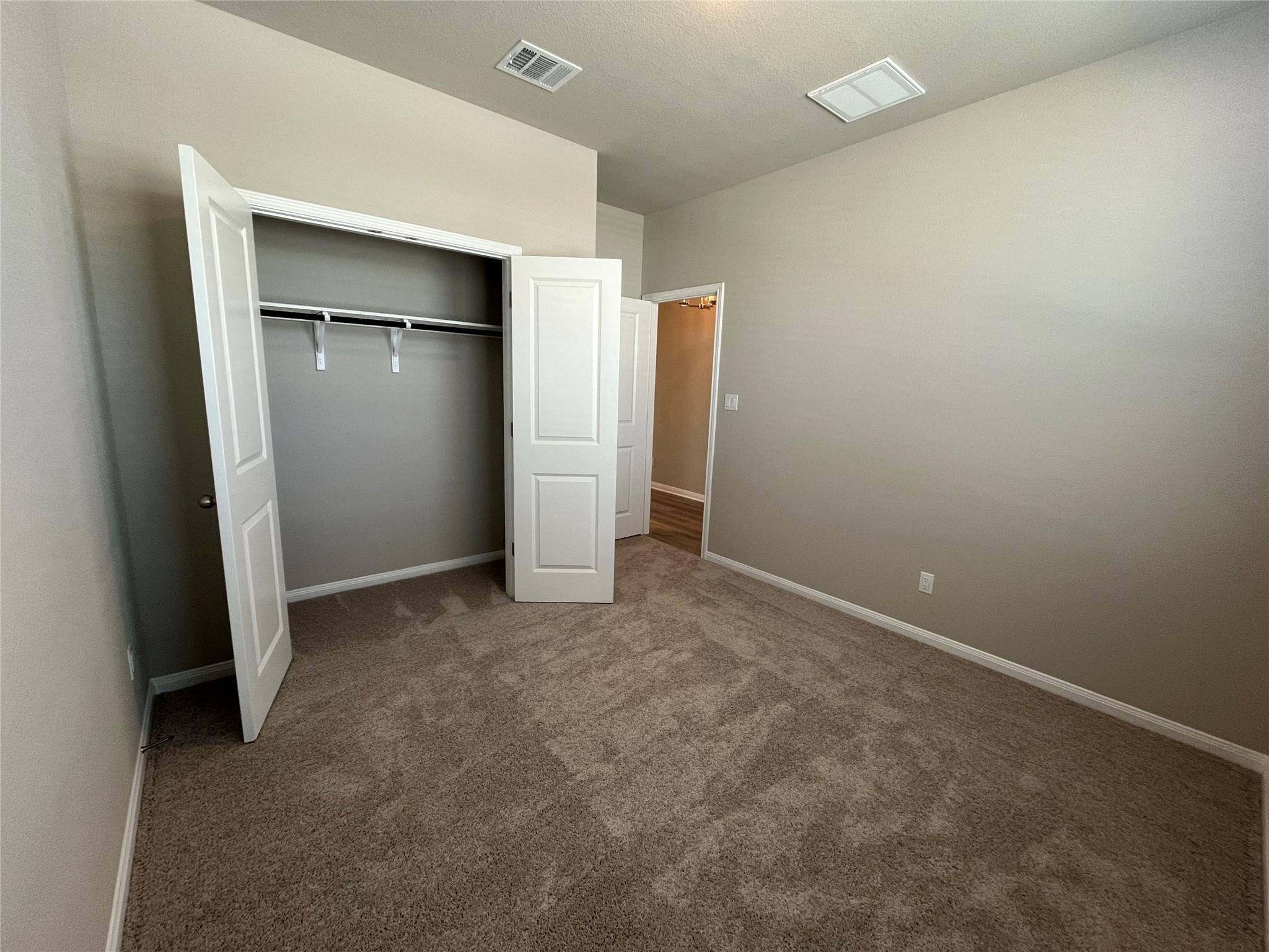 5305 Ovile St photo 8