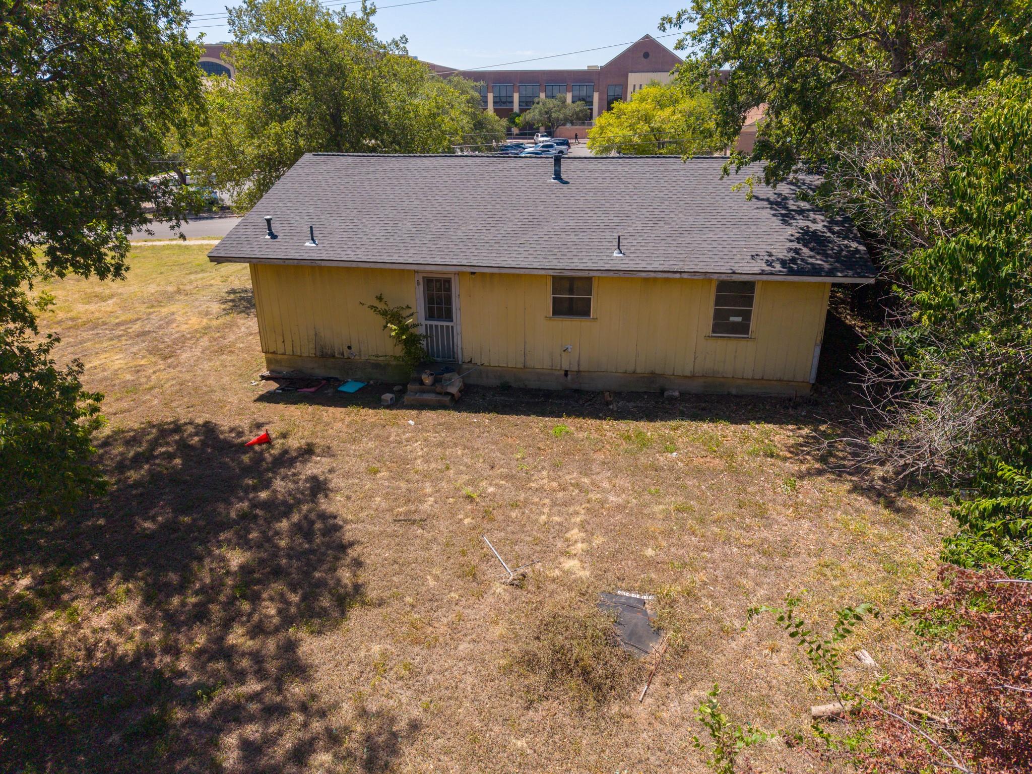 407 W 3rd St, photo 6