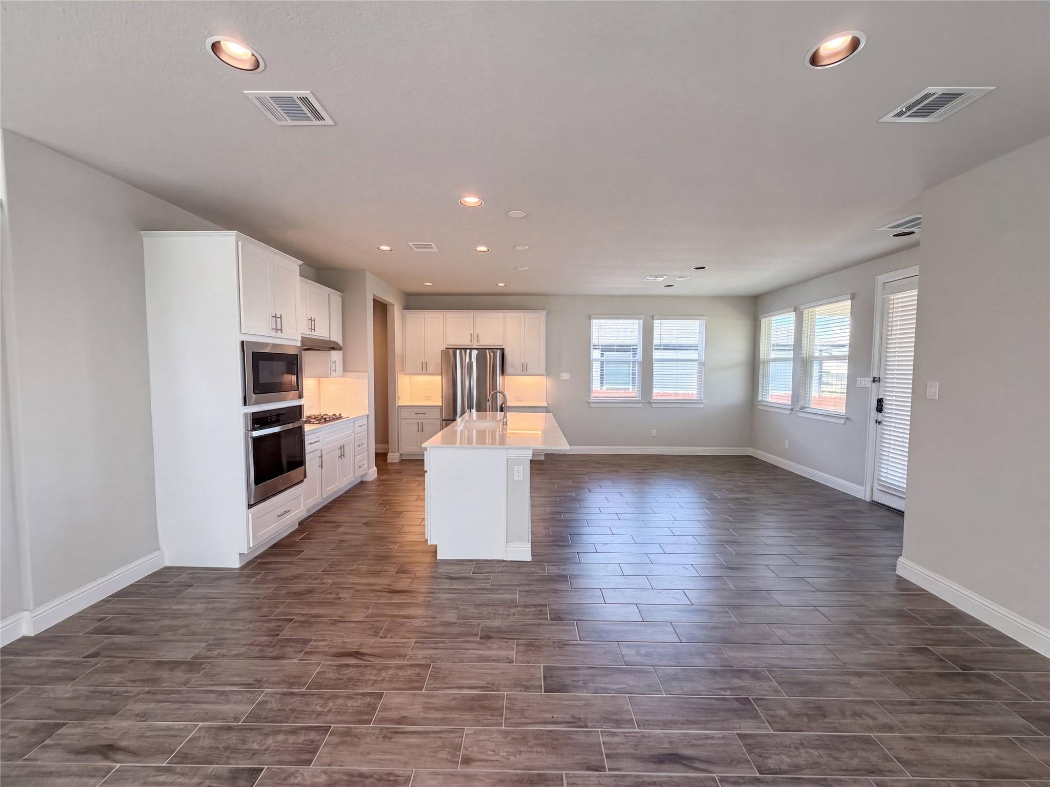 124  Crescent St, photo 2