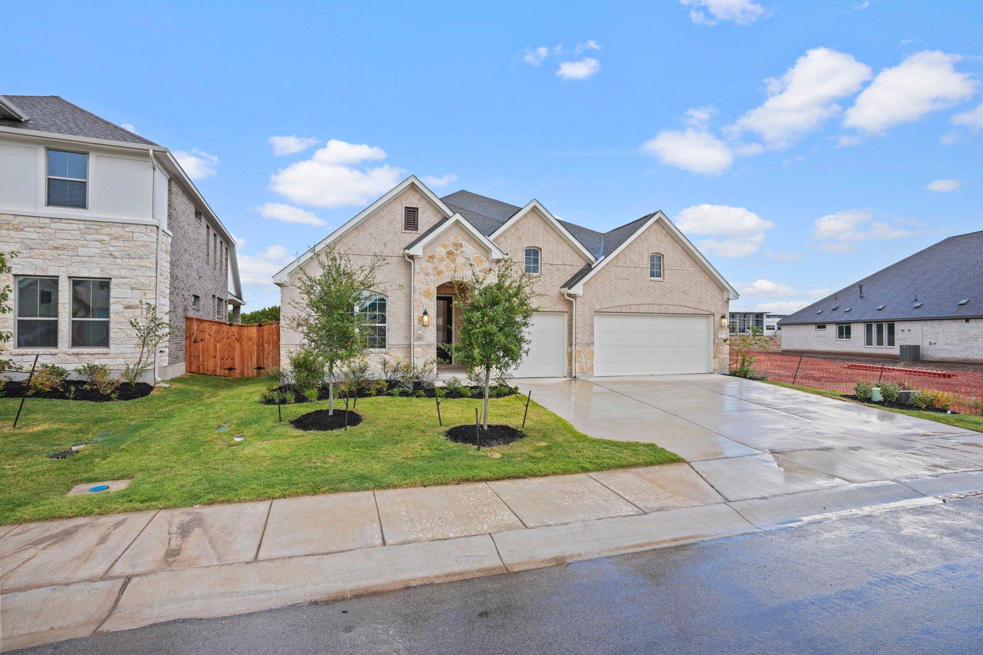 1121  Ellensburg Dr, photo 2