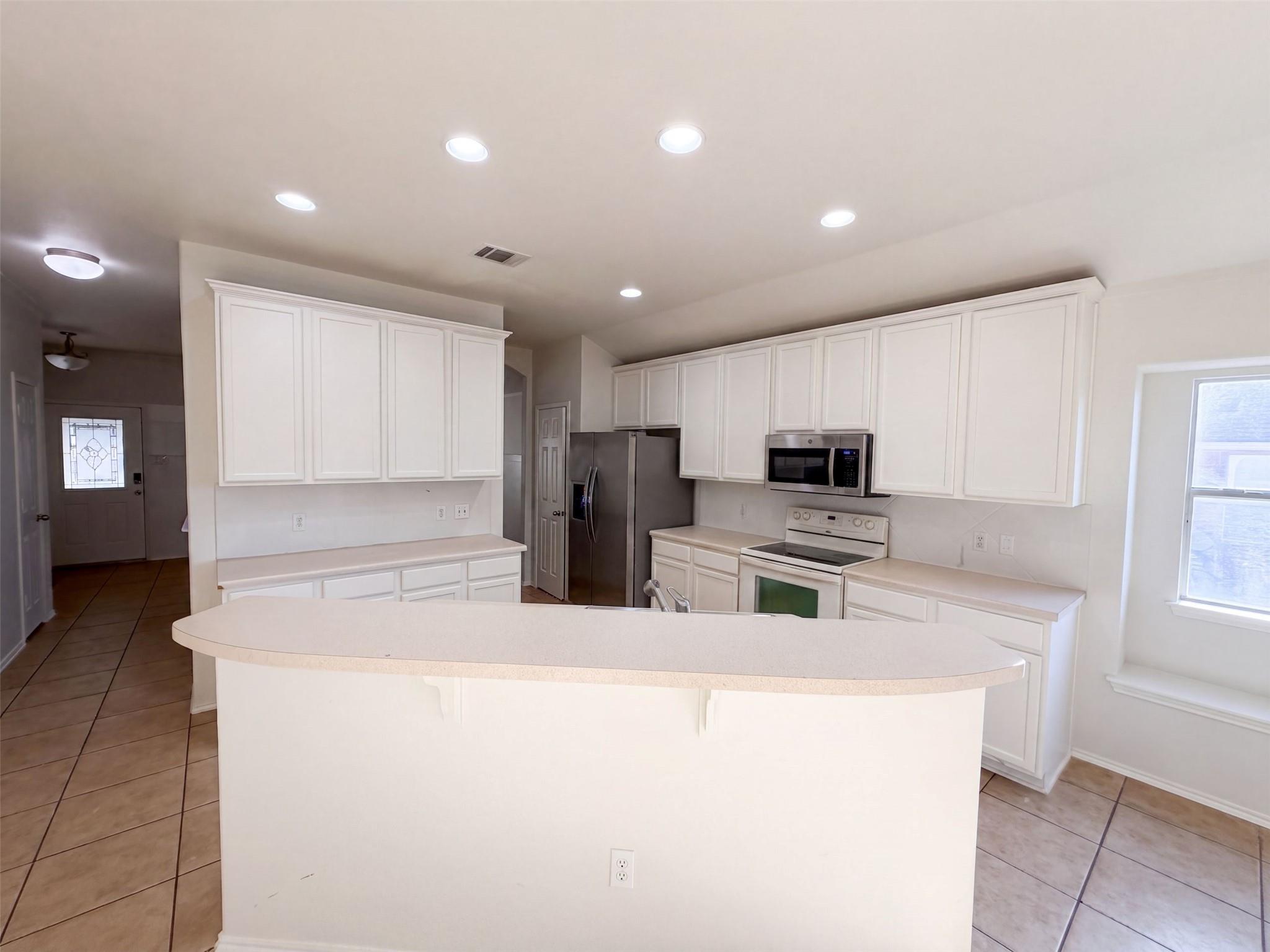 404  Timothy John Dr, photo 2