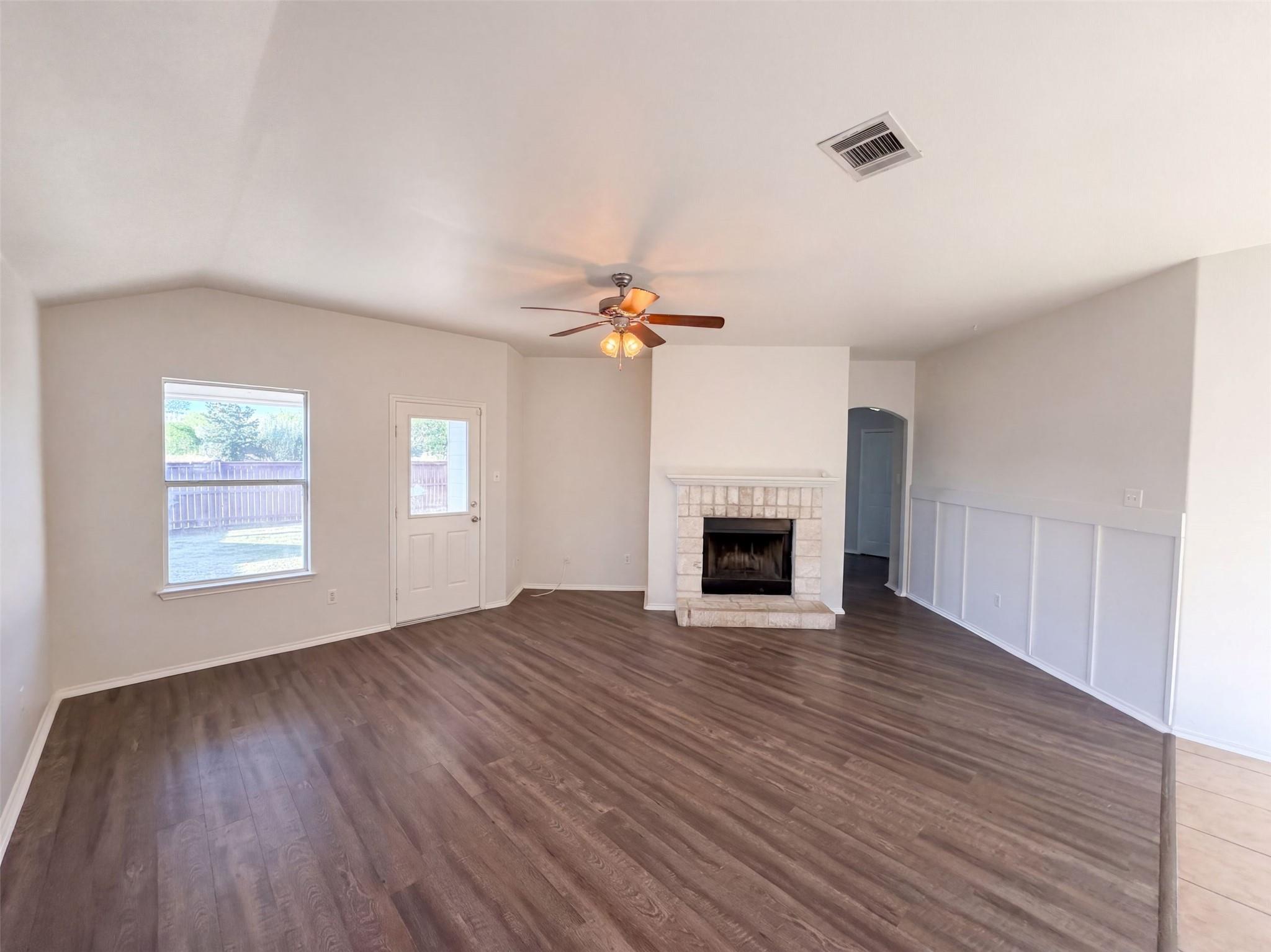 404  Timothy John Dr, photo 3