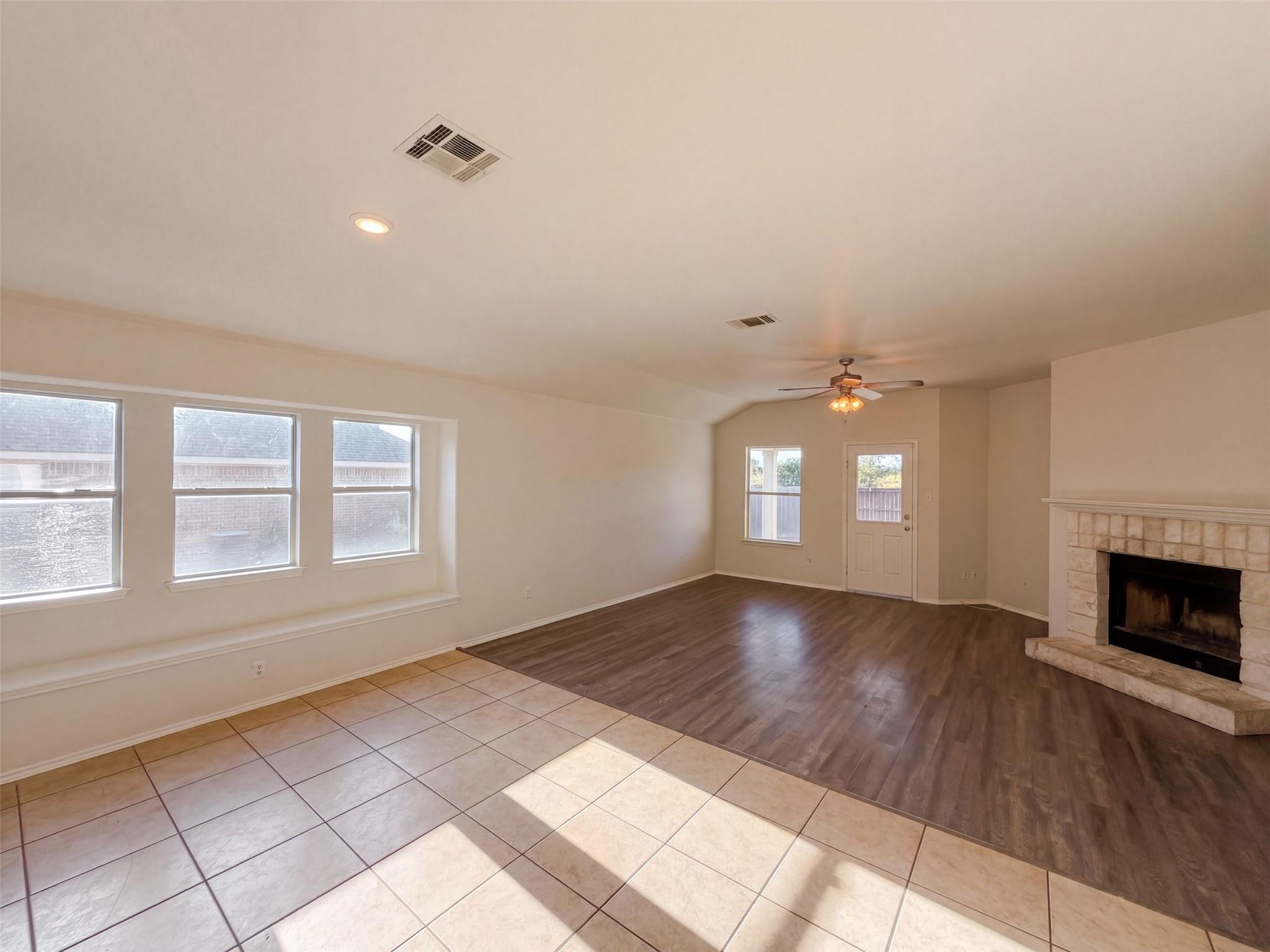 404  Timothy John Dr, photo 7