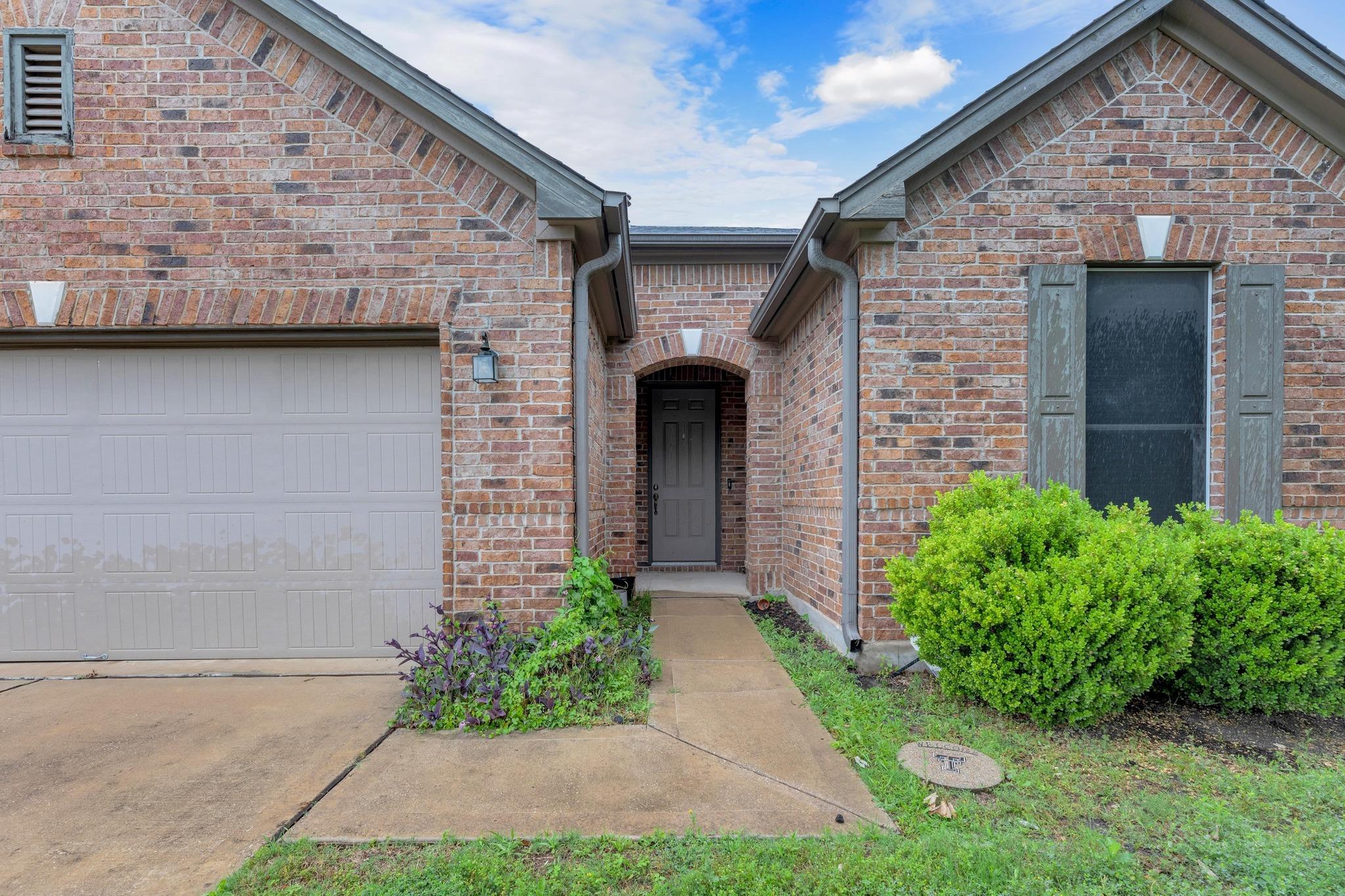 5928  Pescia St, photo 2