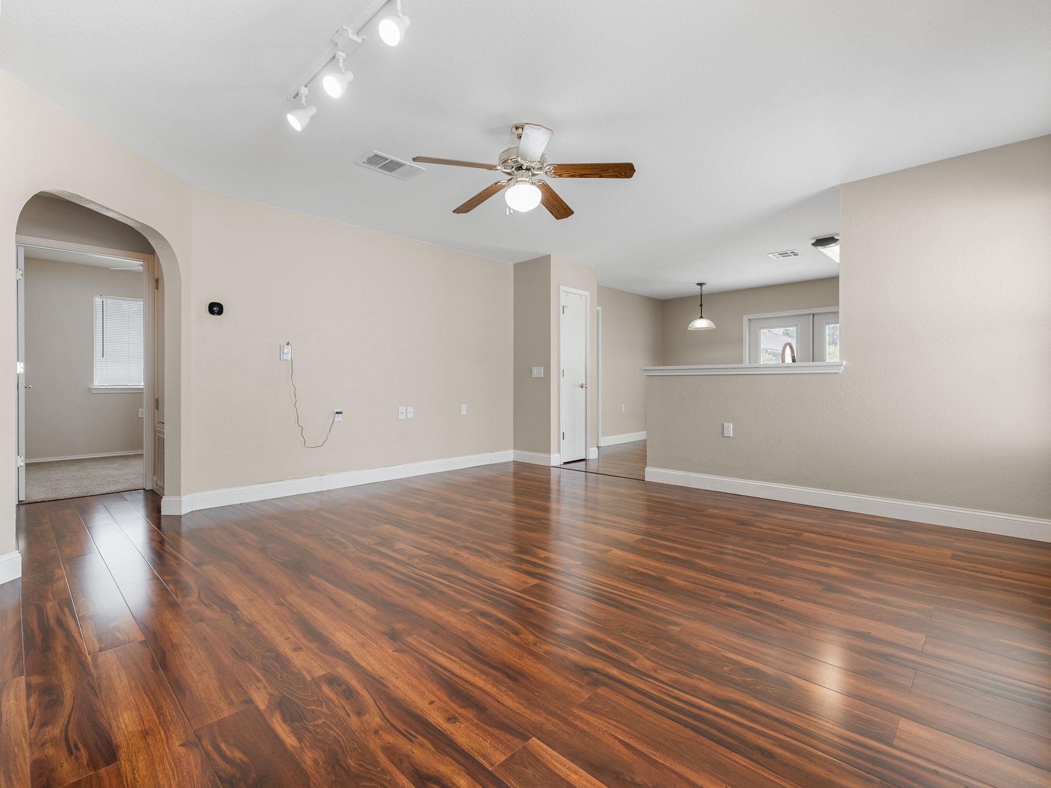 5220  Hutchinson Dr, photo 7