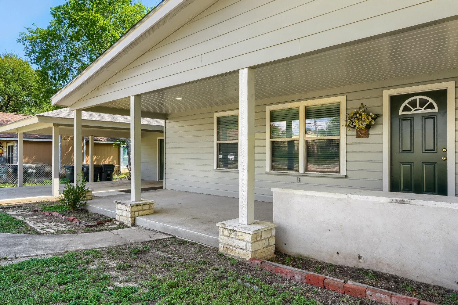 1211  N Bishop St, photo 3