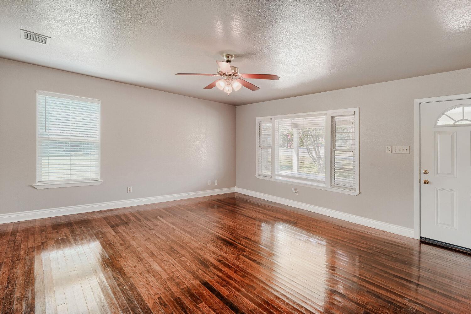 1211  N Bishop St, photo 4