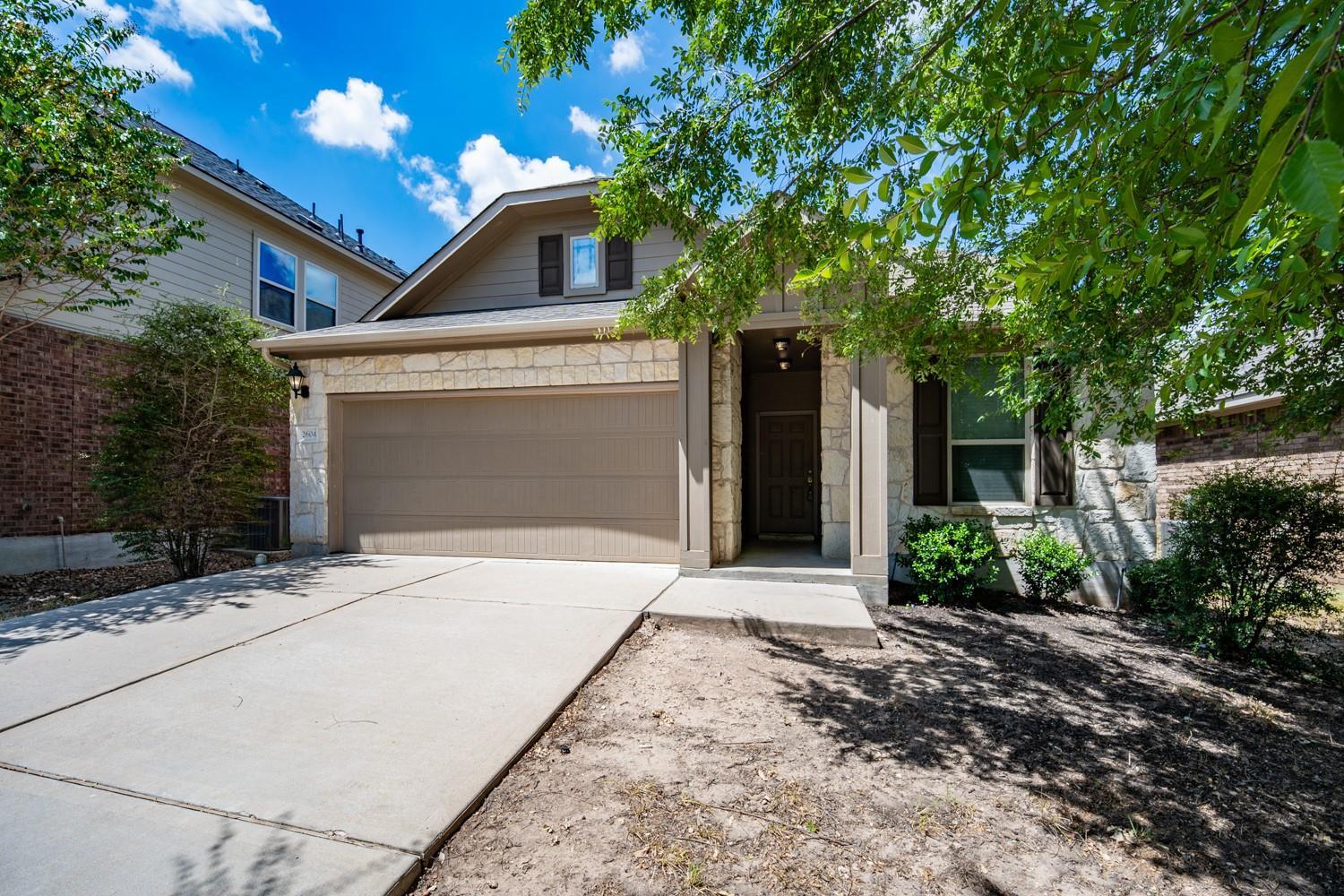 2604  Auburn Chestnut Ln, photo 2