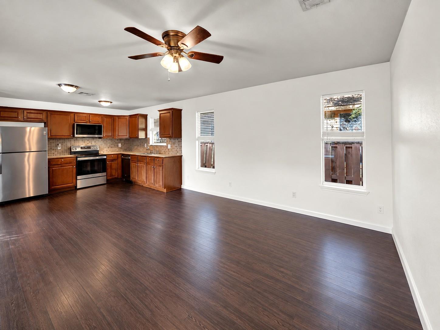 301  Armstrong St, photo 4