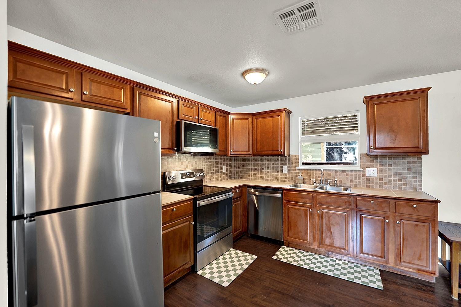 301  Armstrong St, photo 9