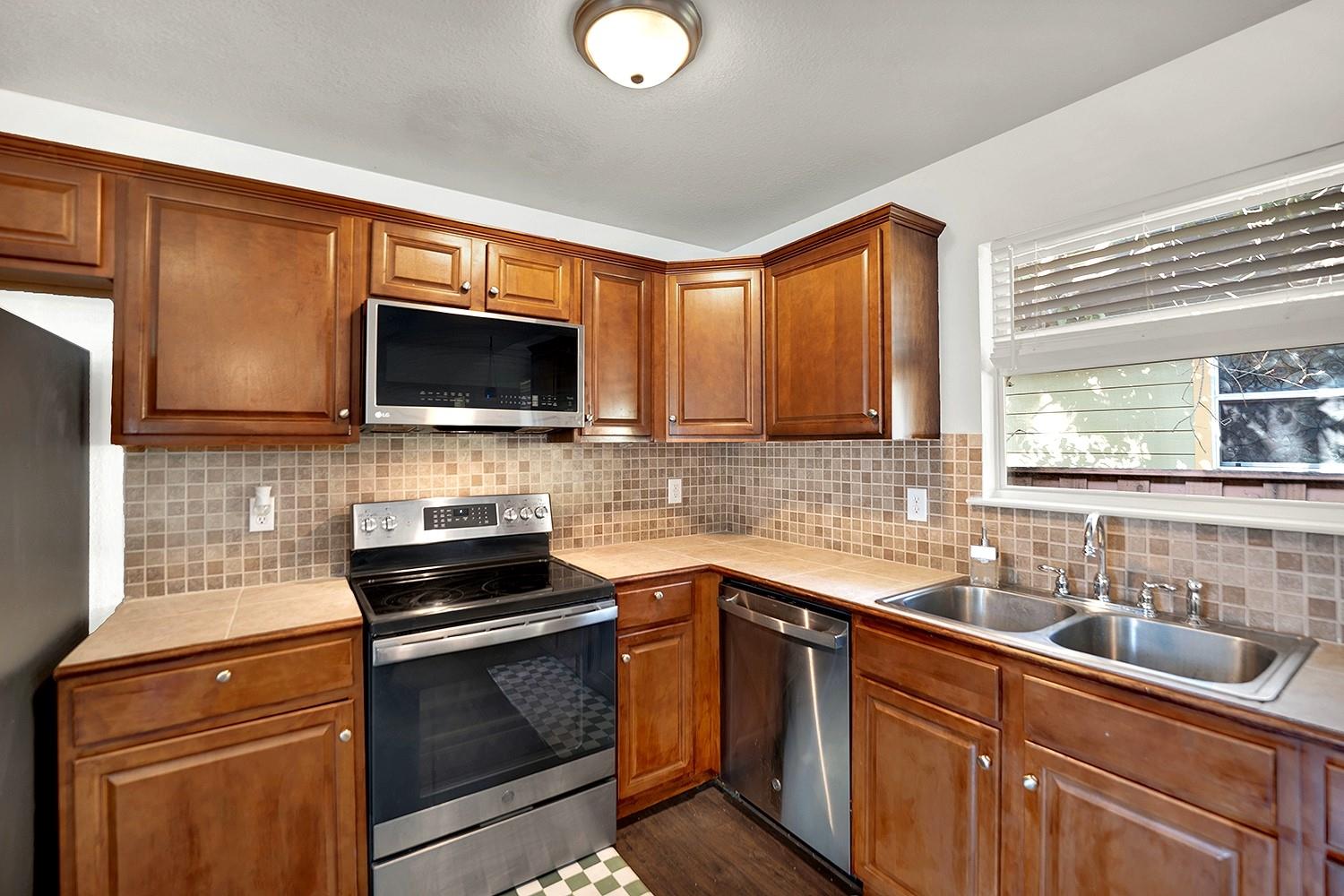 301  Armstrong St, photo 10