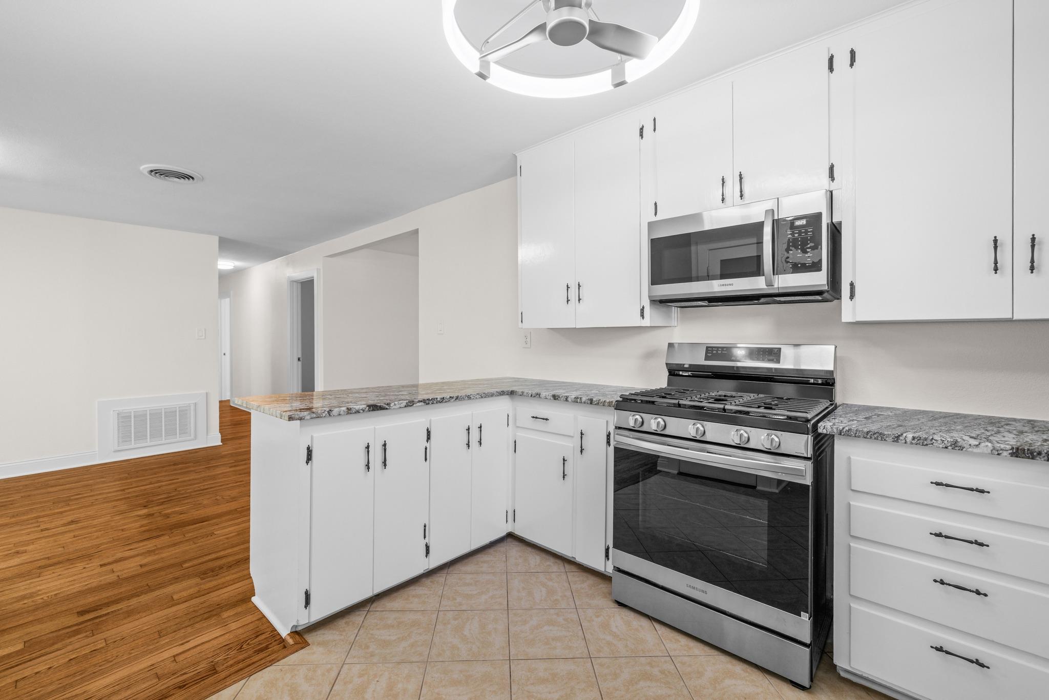 307 N Black St, photo 11