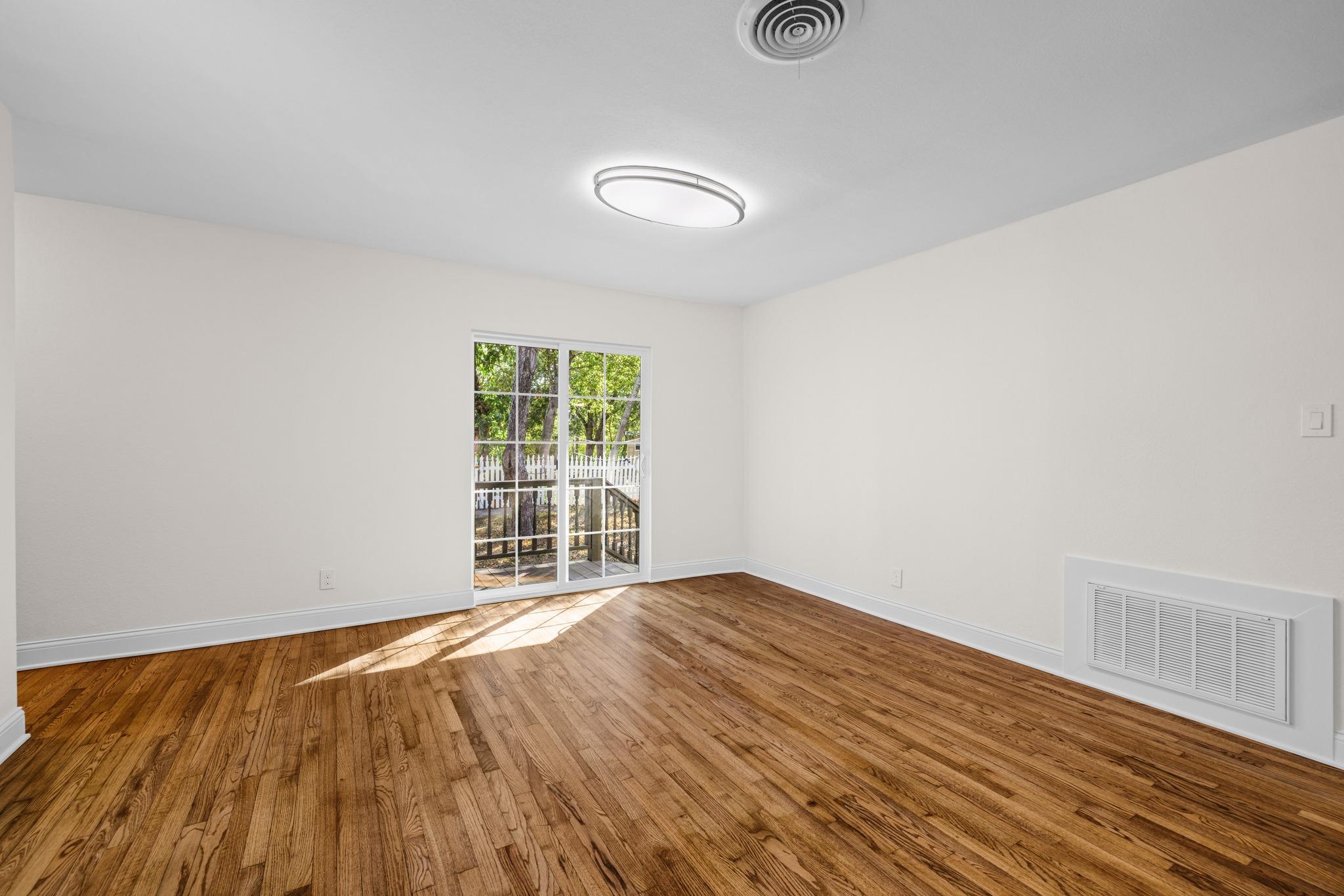 307 N Black St, photo 12