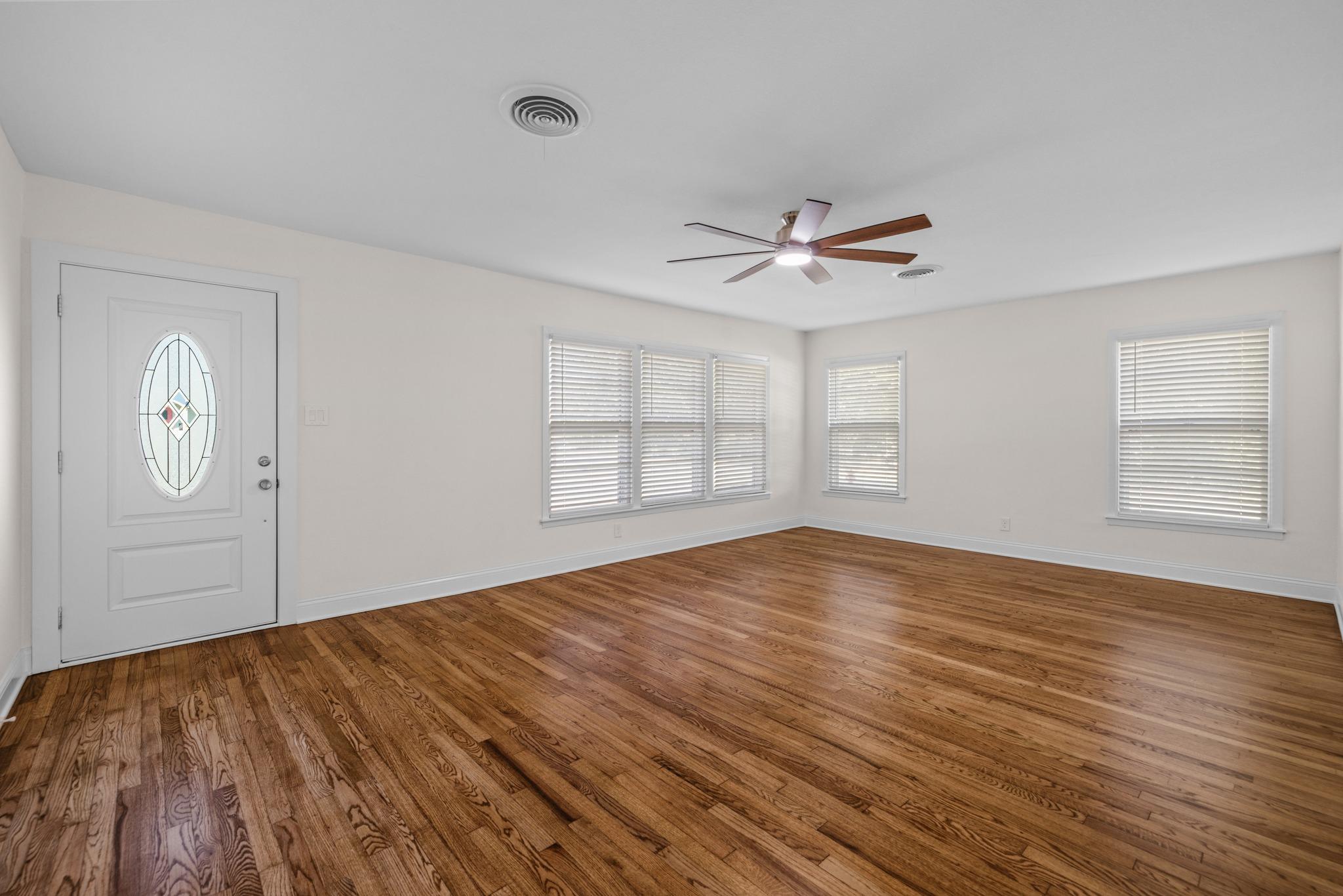 307 N Black St, photo 4