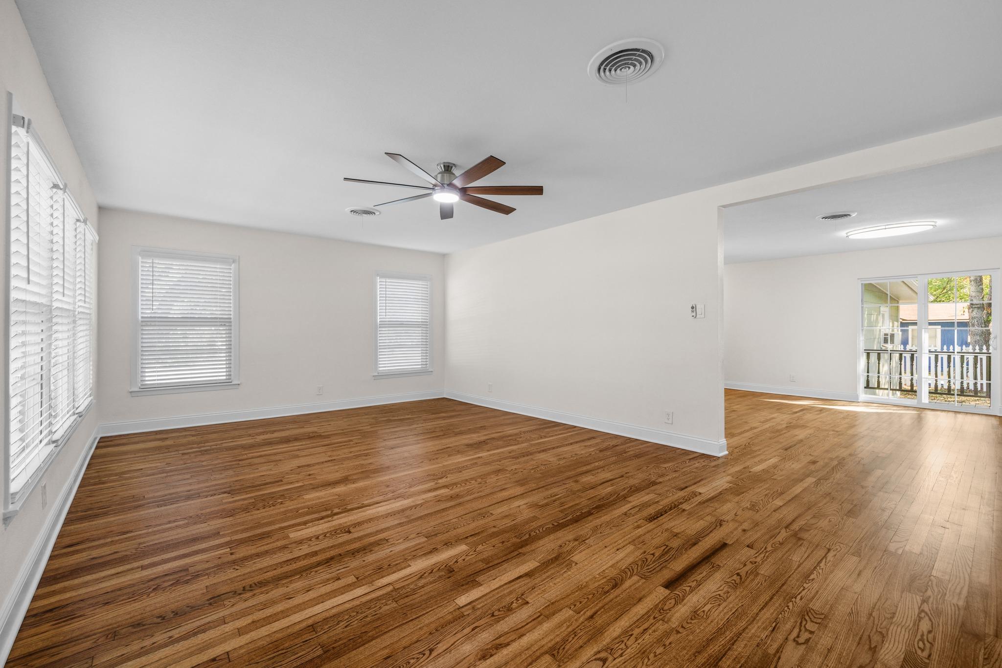 307 N Black St, photo 5