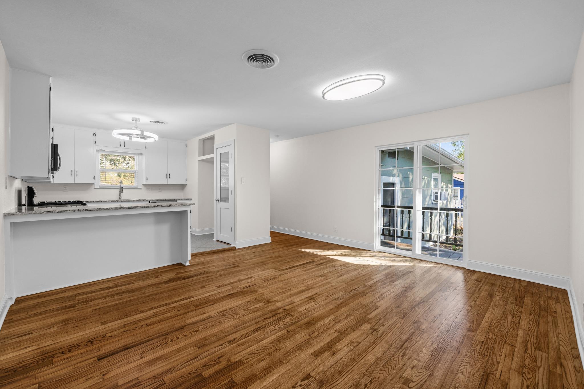 307 N Black St, photo 6