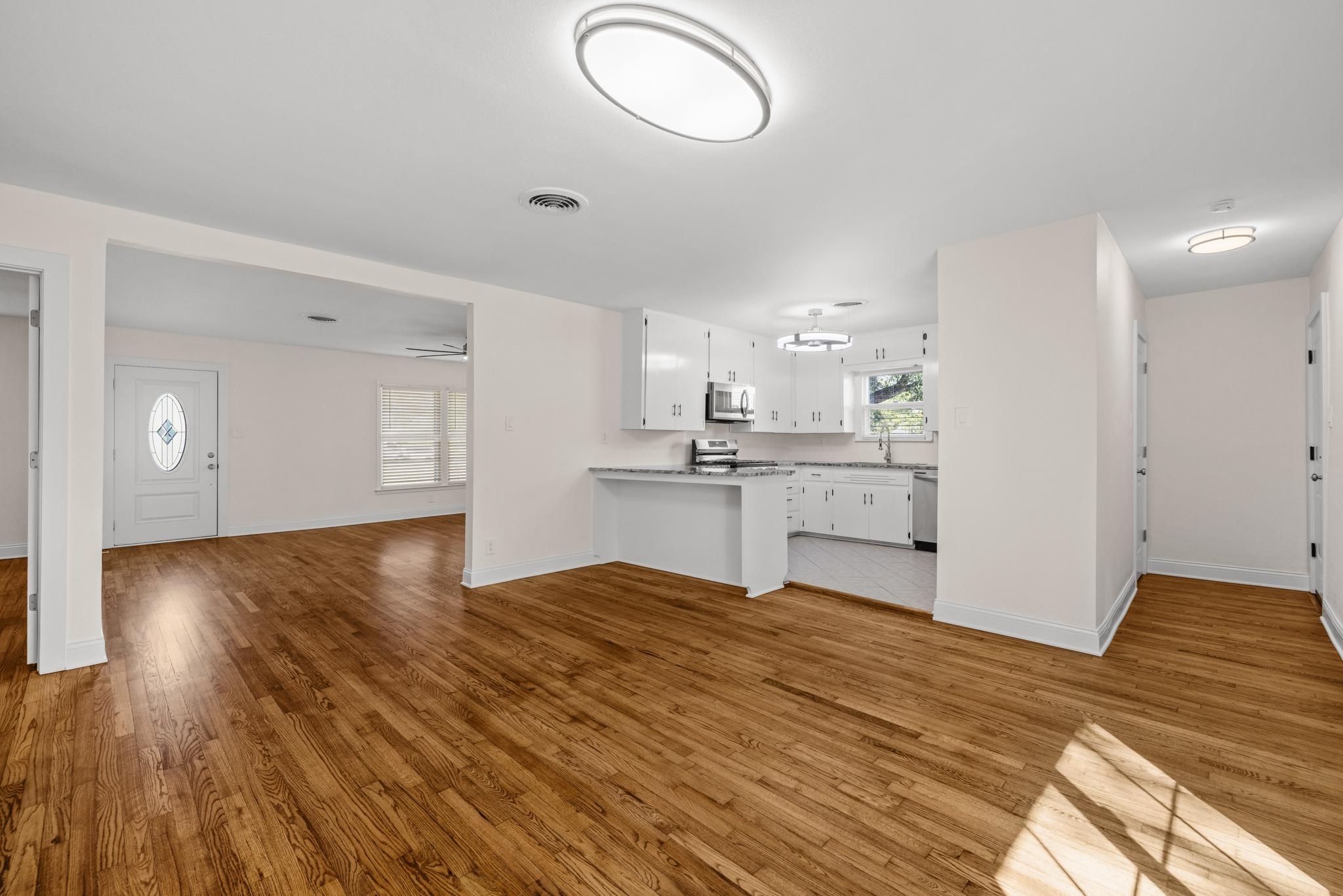 307 N Black St, photo 7