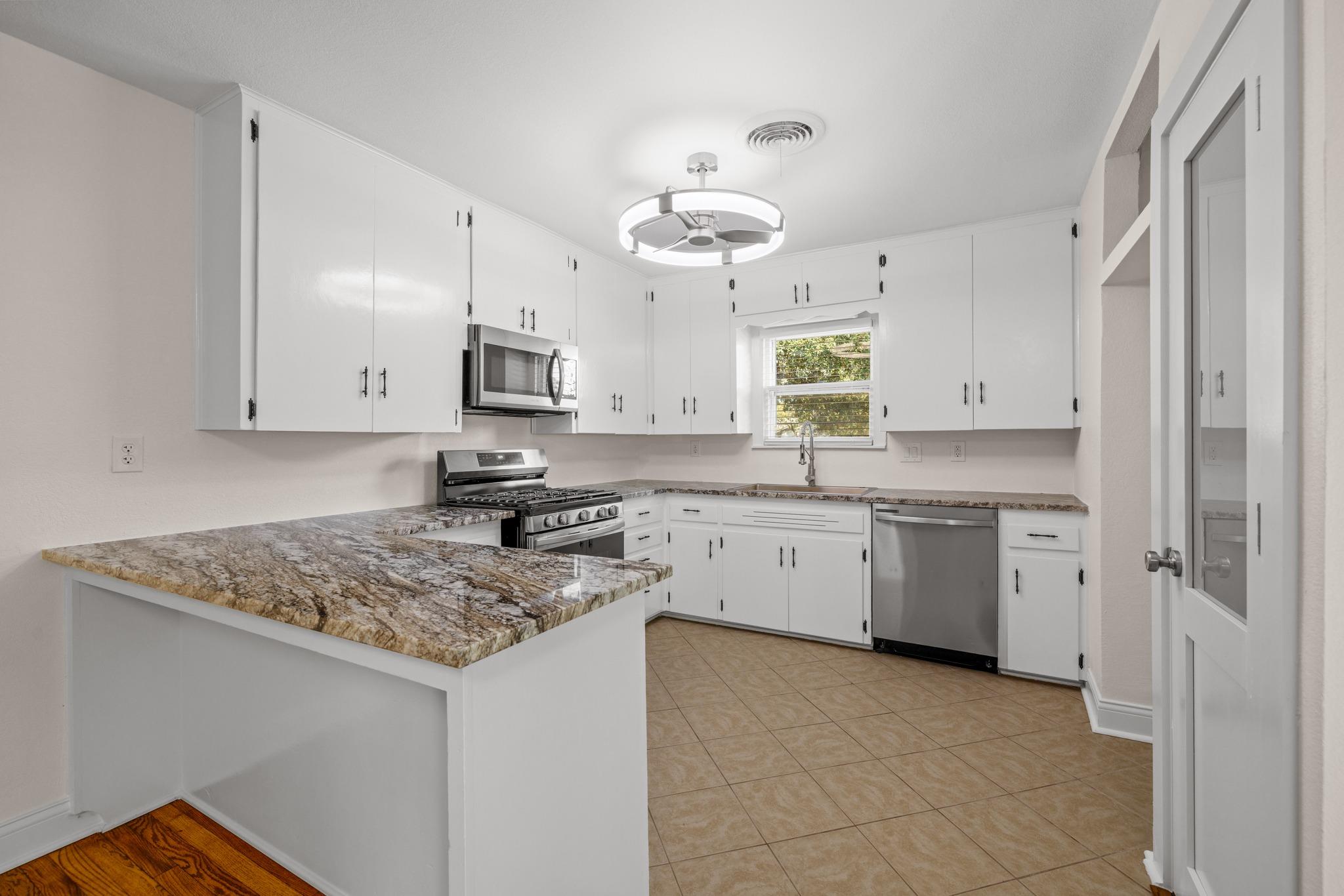307 N Black St, photo 8