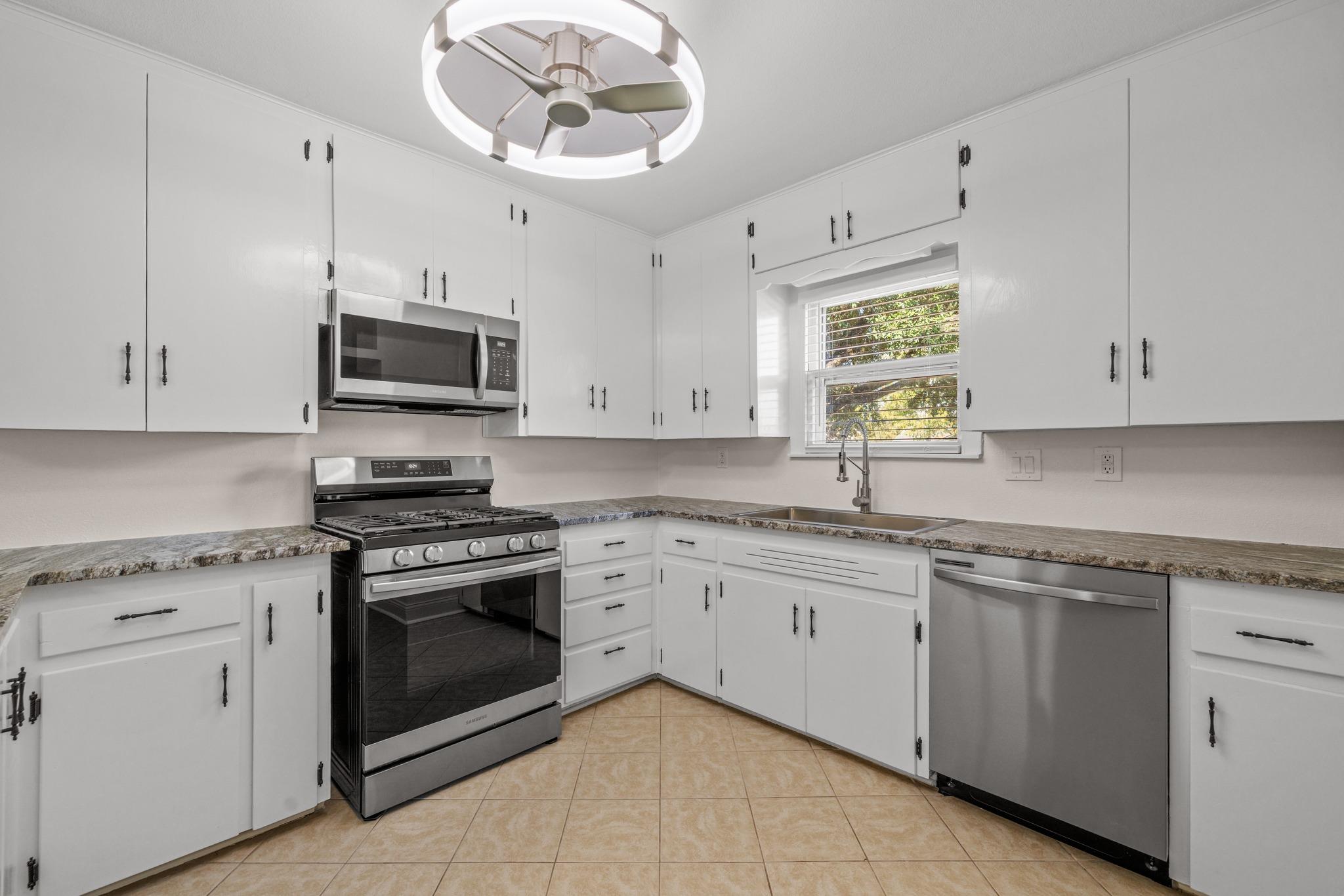 307 N Black St, photo 9
