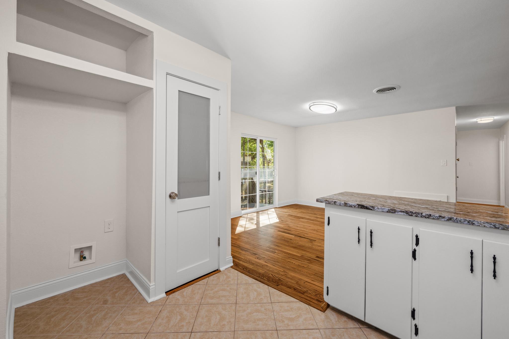 307 N Black St, photo 10