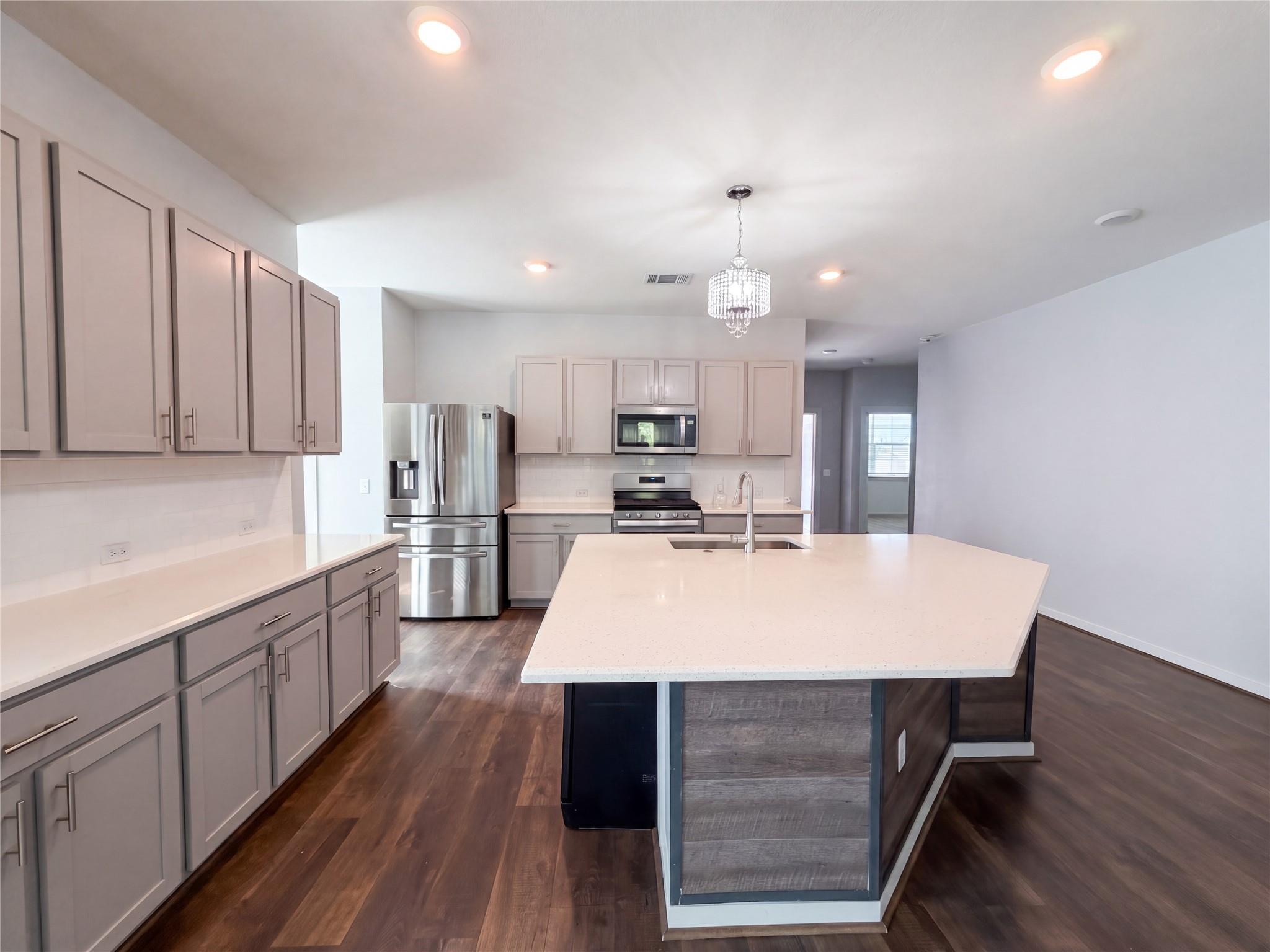 204  Florenz Ln, photo 2