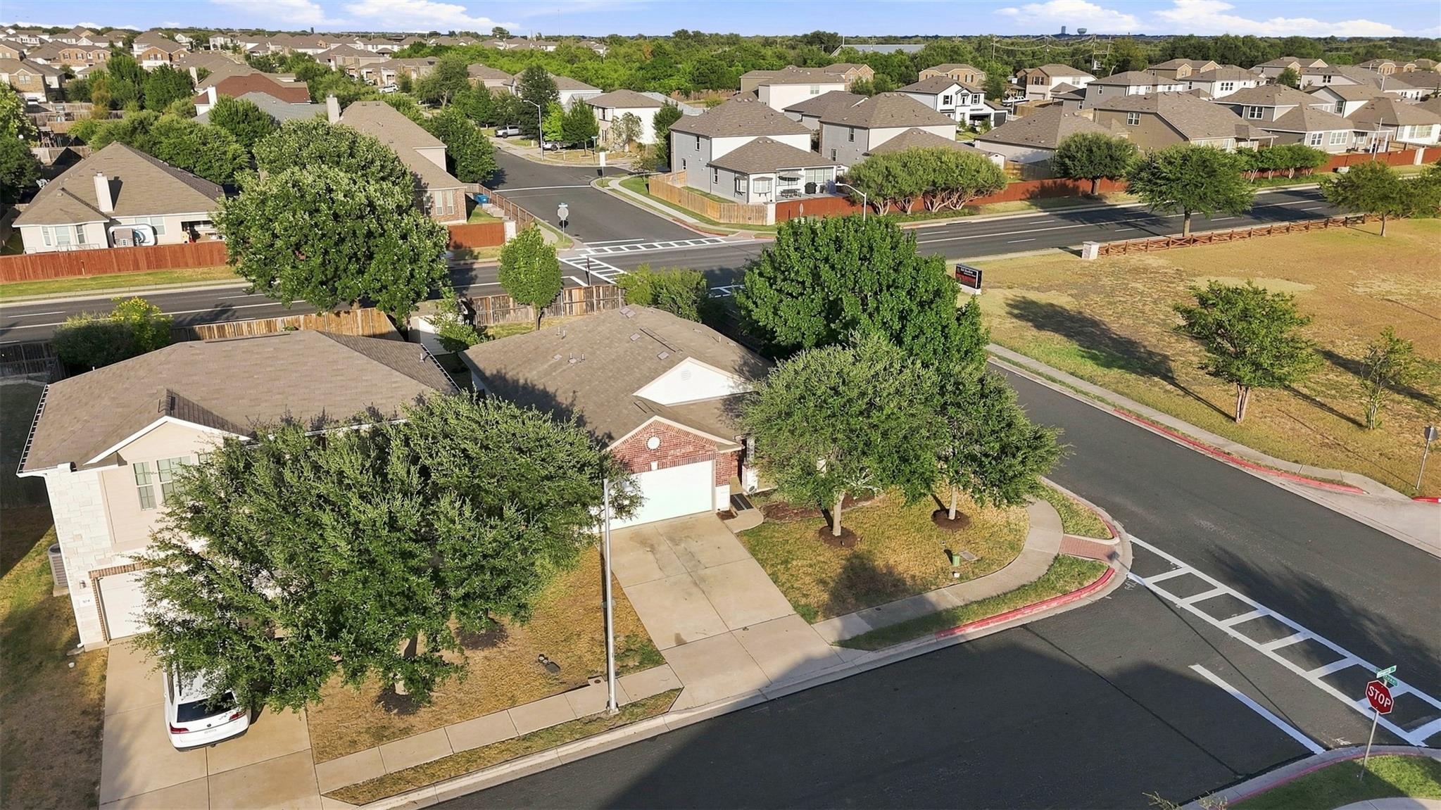 100  Quarry Ln, photo 3