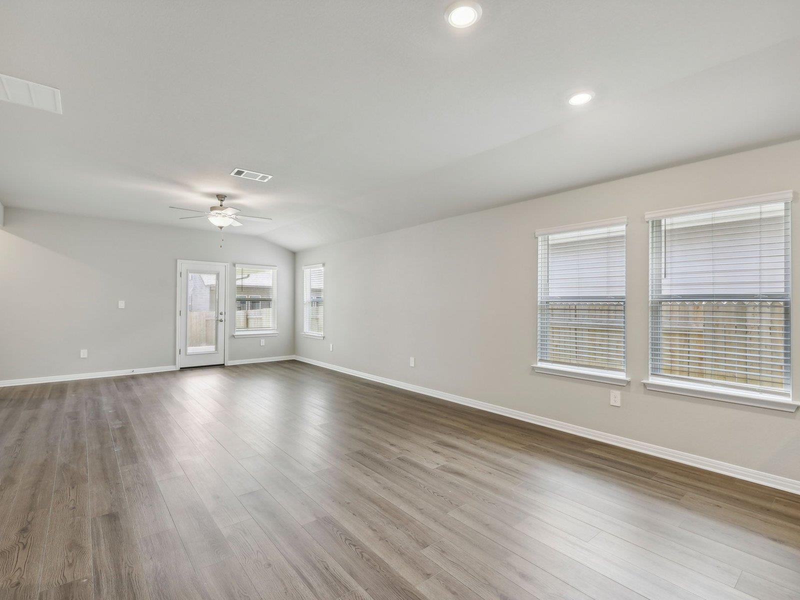 108 Woodbrook Dr photo 3