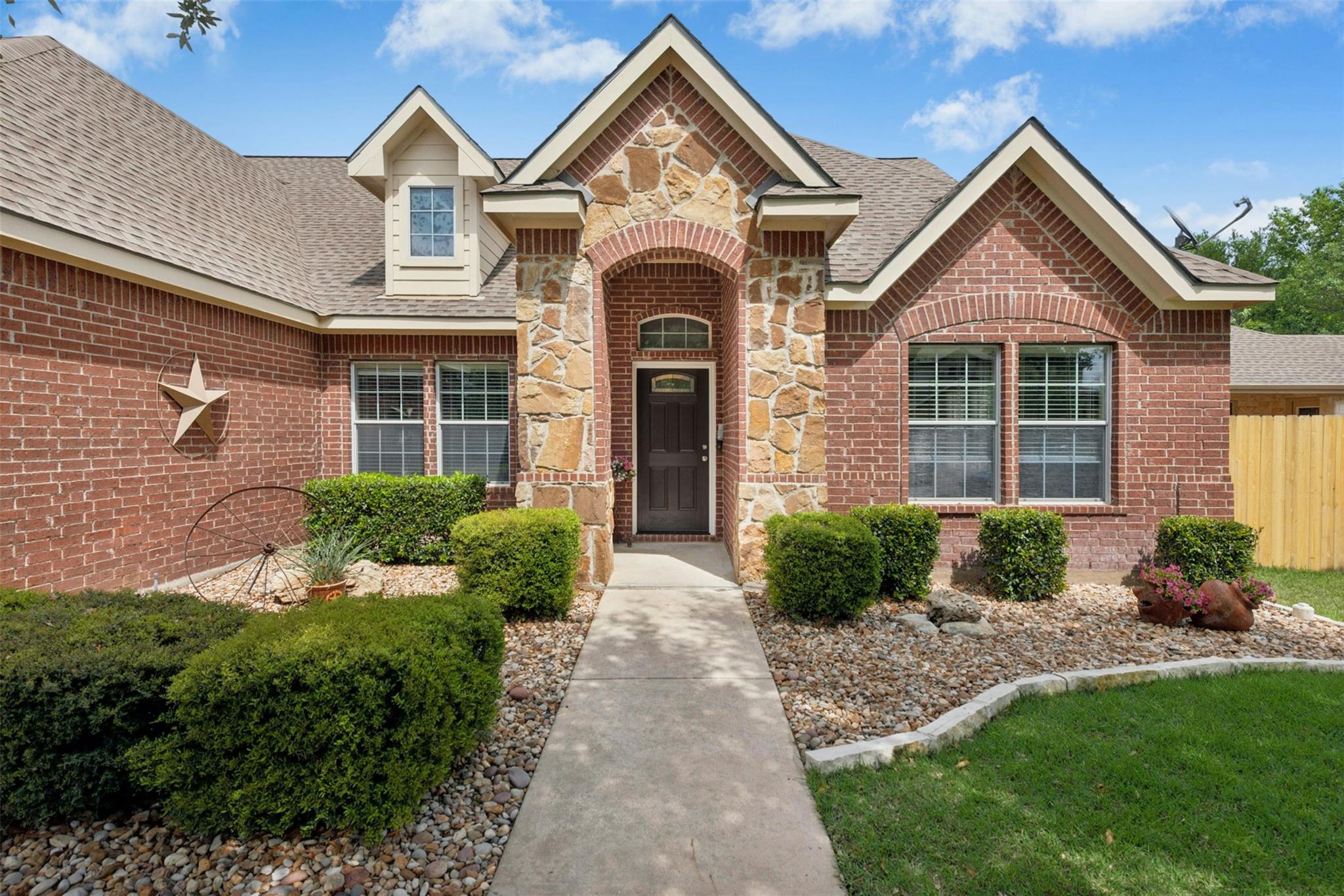 30013  Edgewood Dr, photo 3