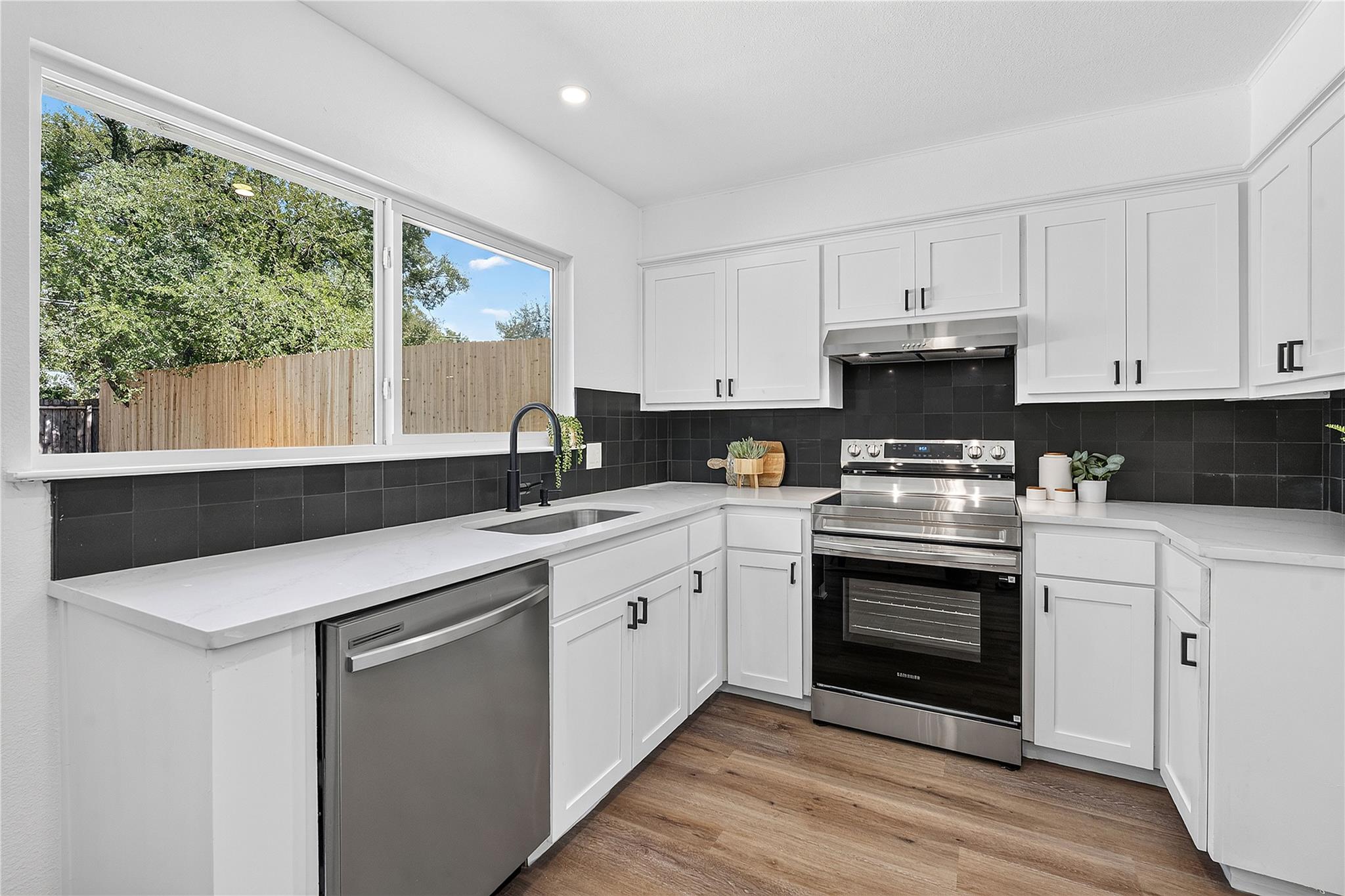 12505  Parkland Dr, photo 11