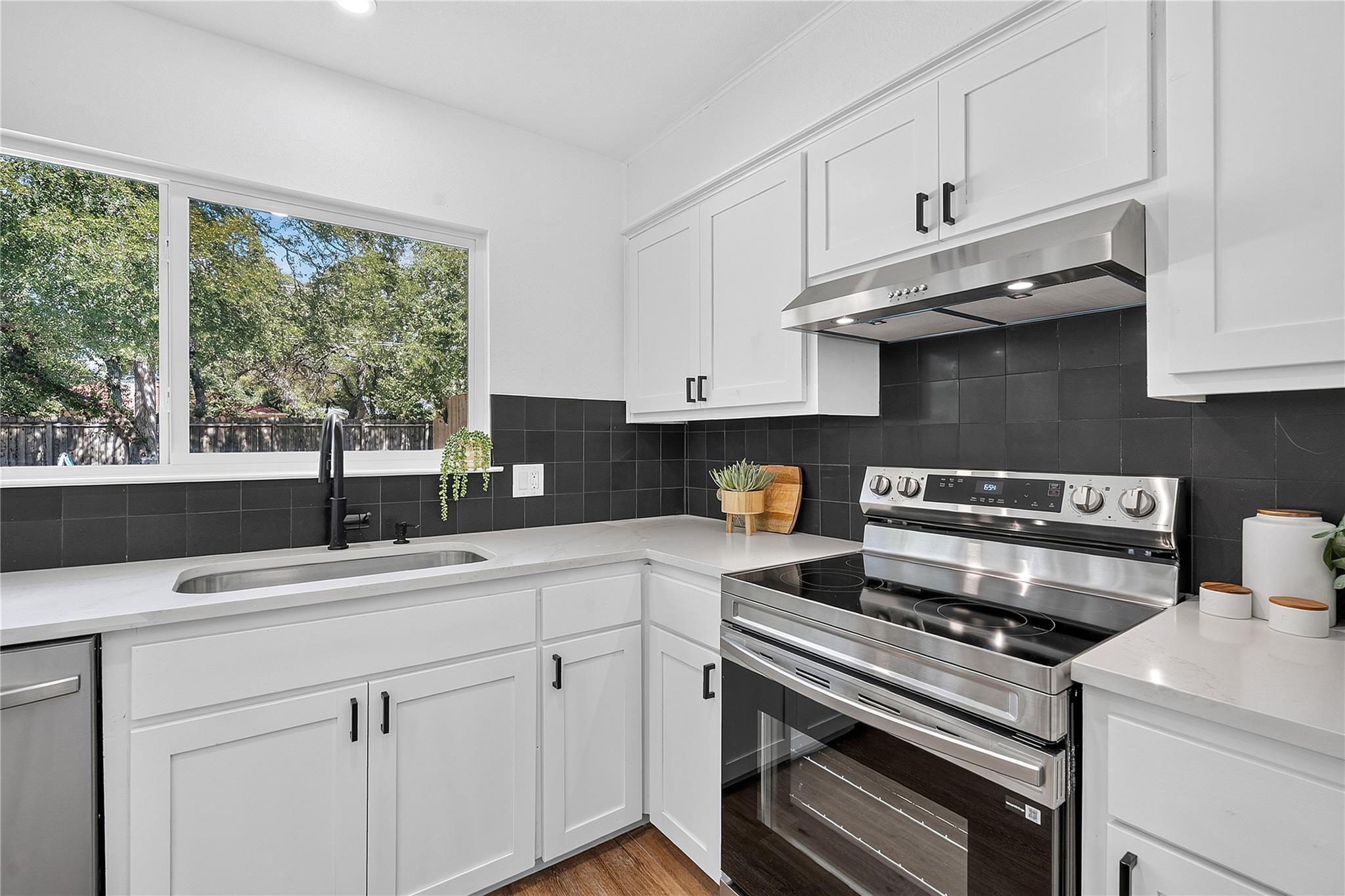 12505  Parkland Dr, photo 9