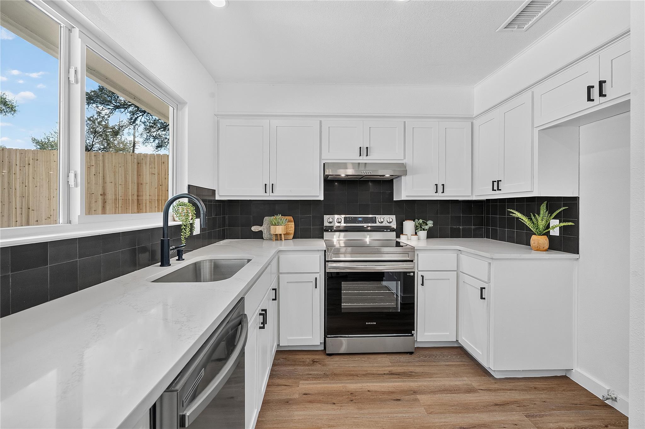 12505  Parkland Dr, photo 10