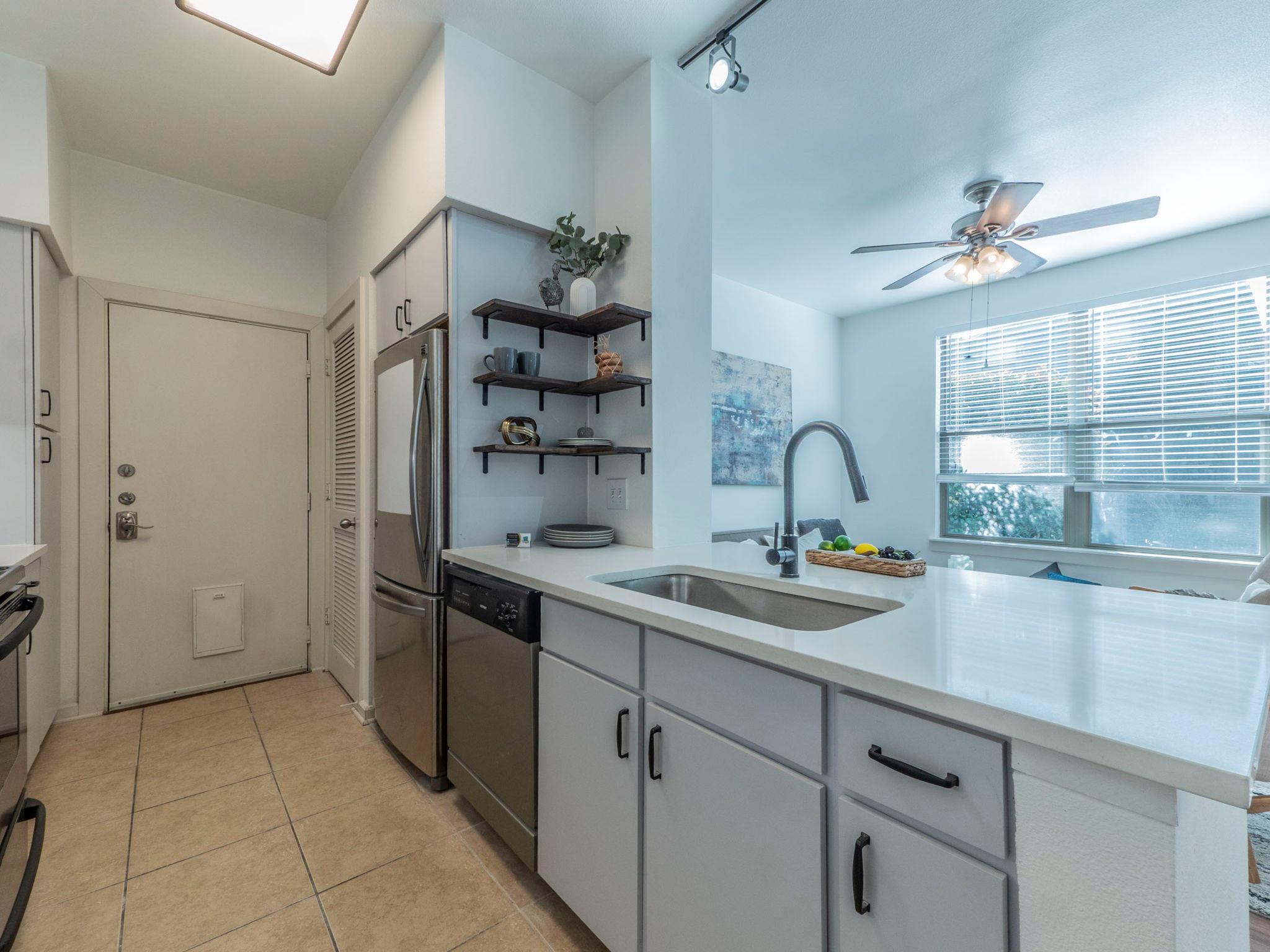1201  Grove Blvd  #702, photo 4
