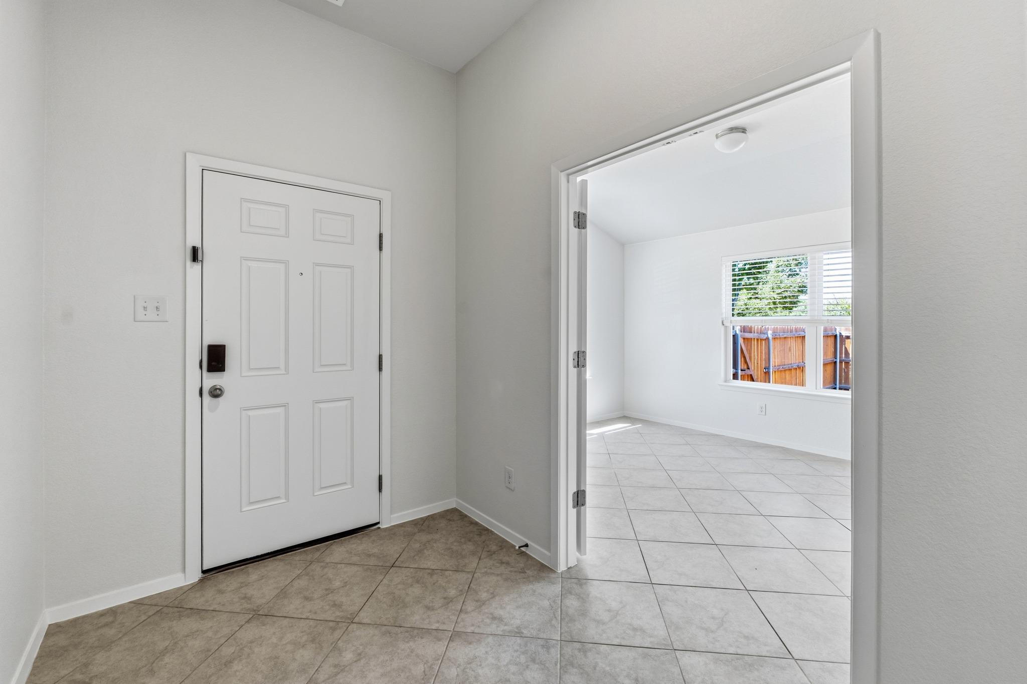 21720  Crystal Way, photo 3