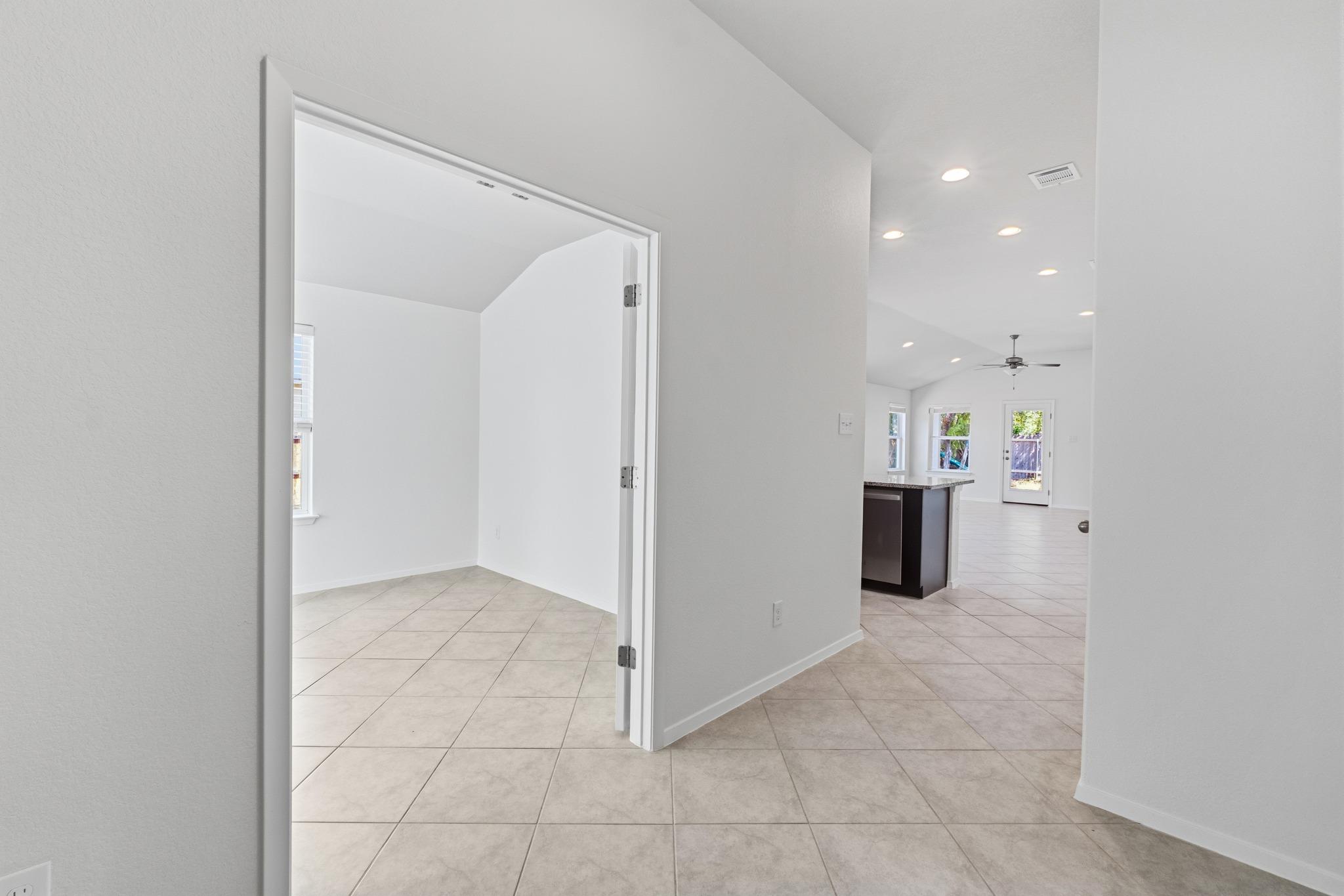 21720  Crystal Way, photo 4